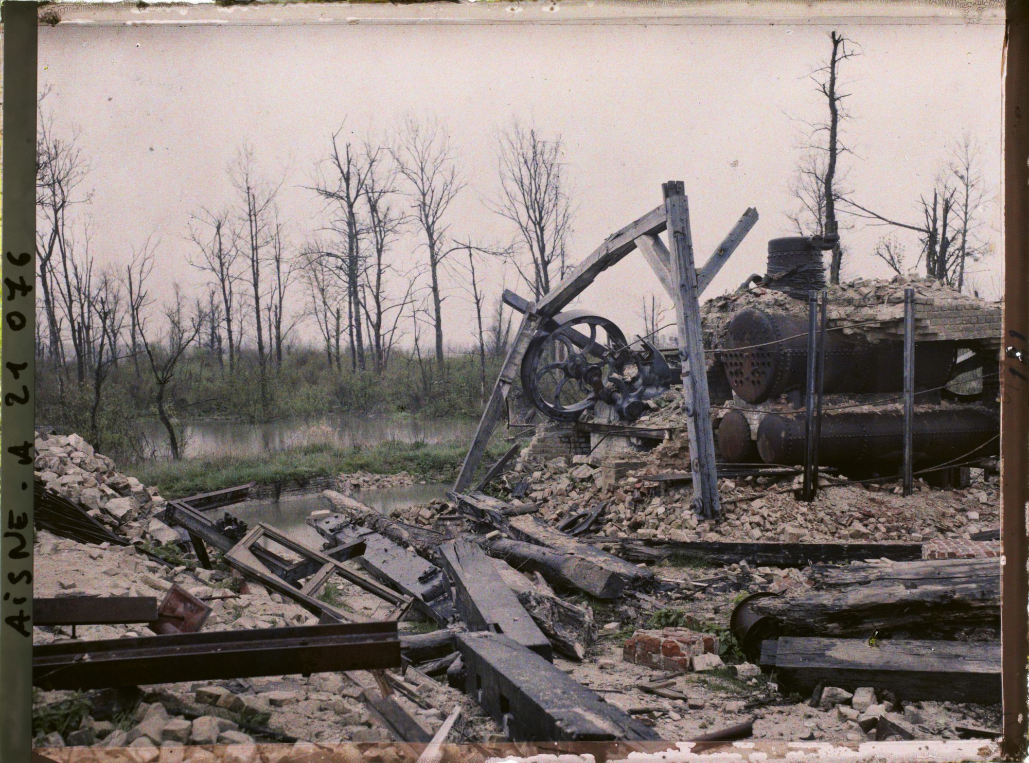 Image représentant France, Condé s/ Suippe, Usine au bord de la Suippe