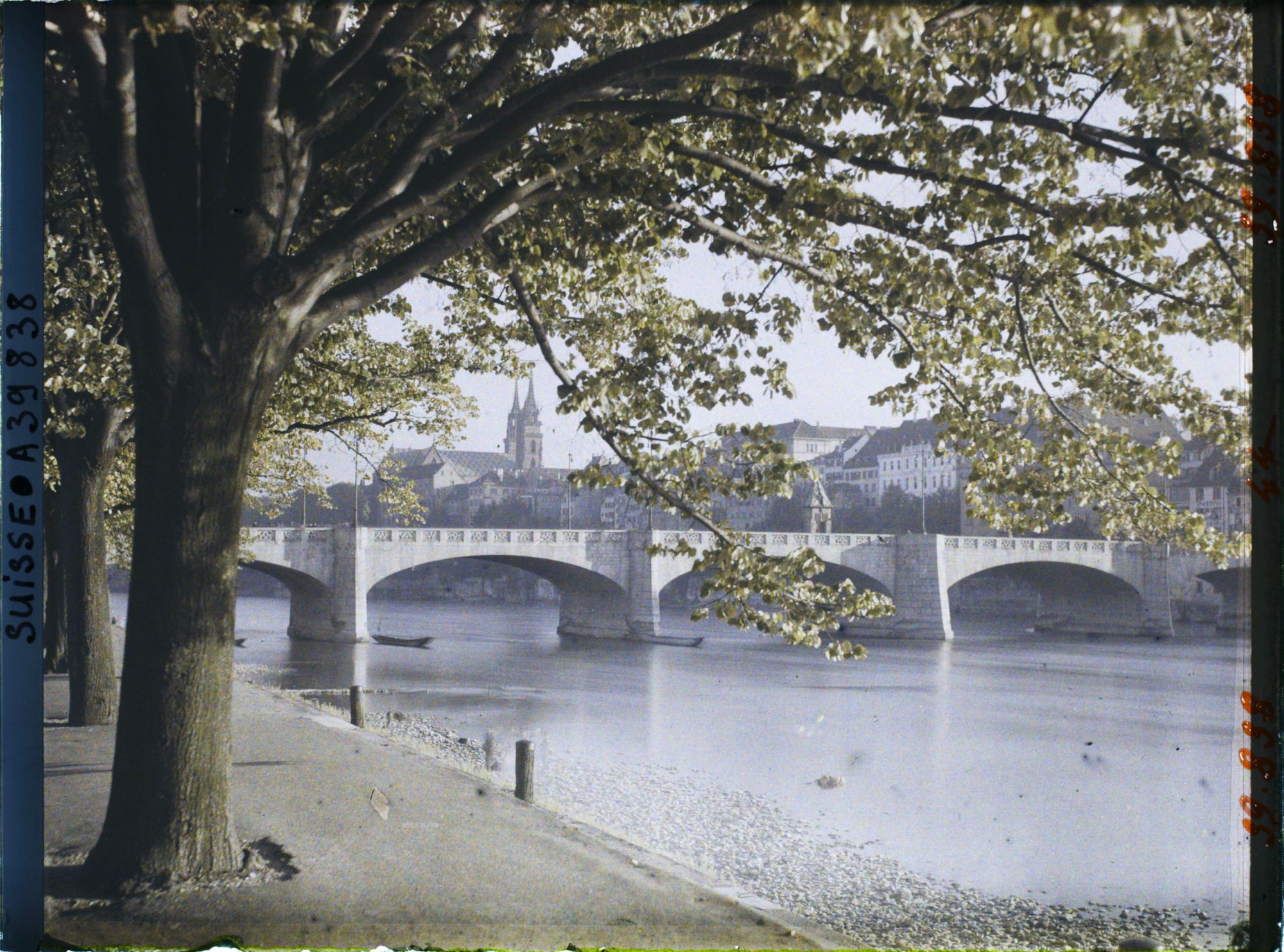 Image représentant Le pont du Milieu et le Münster depuis l'Unterer Rheinweg