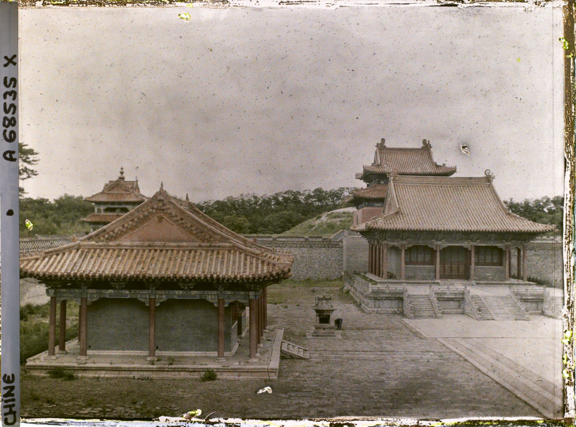 Image représentant Zhaoling (" tombeau Lumineux "), appelé aussi Beiling (" tombeau du Nord ")