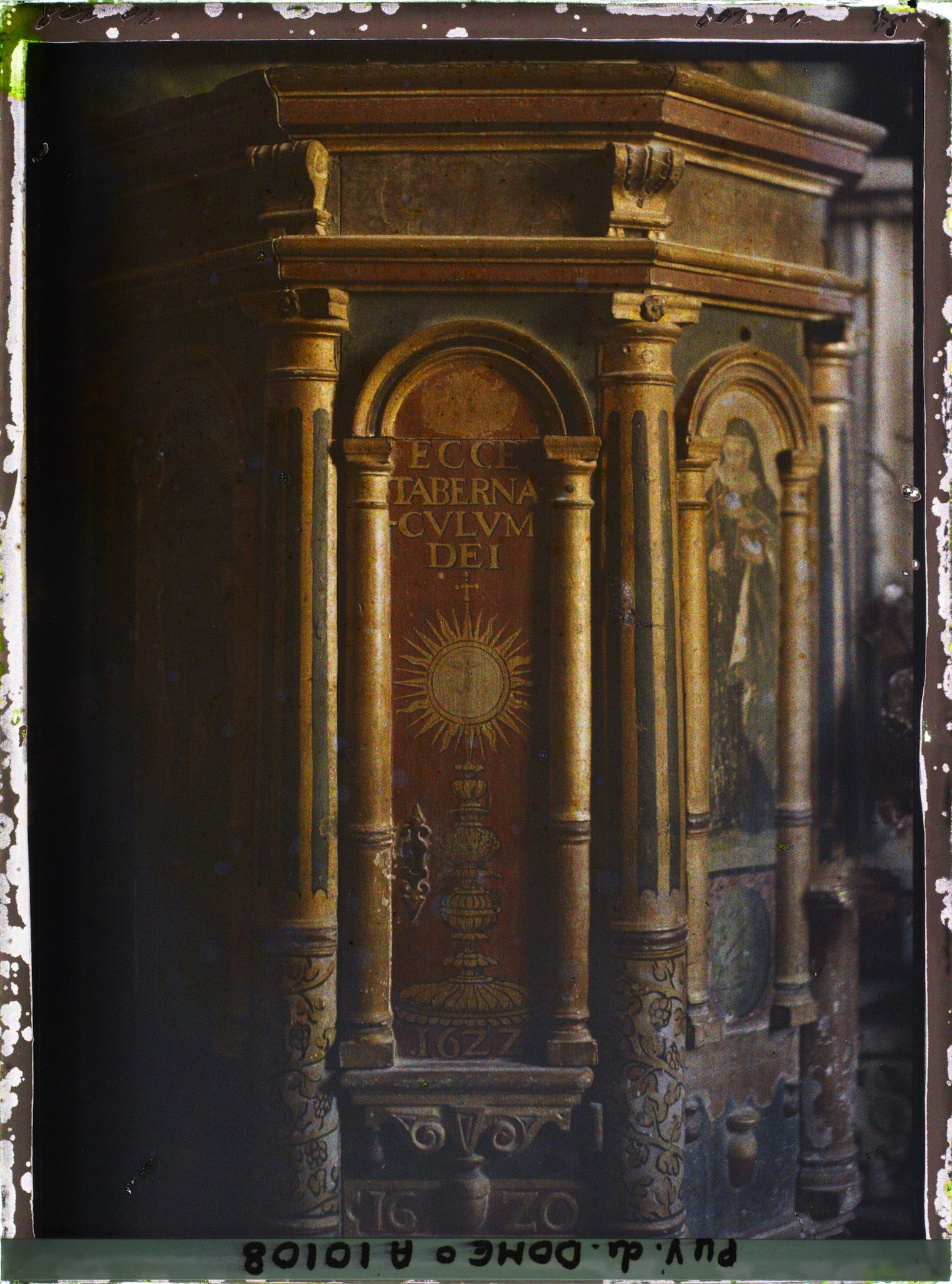 Image représentant France, Usson, Intérieur de l'Eglise Tabernacle le 1260