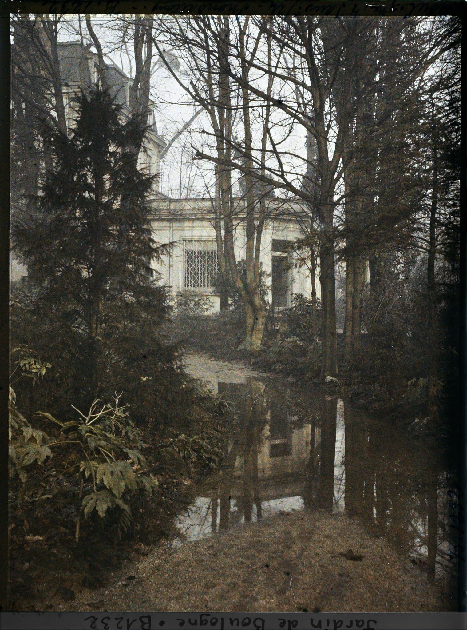 Image représentant Allée inondée près du Cercle autour du Monde