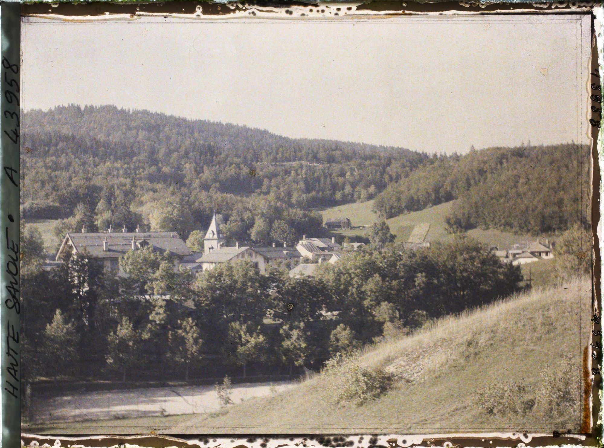 Image représentant Le village de Saint-Cergue vu du Grand Hôtel de l'Observatoire