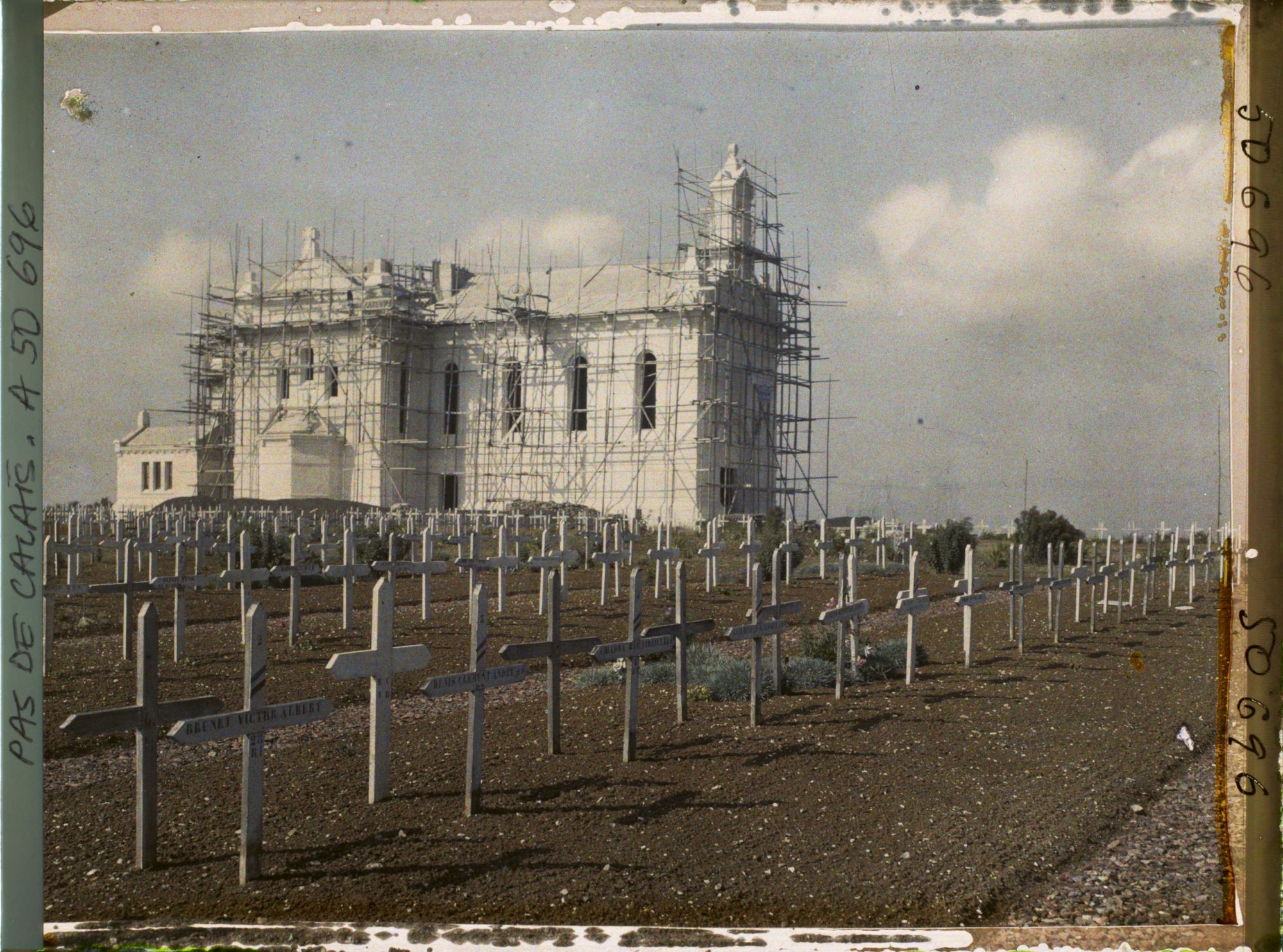 Image représentant France, N.D de Lorette, Le Cimetière et la Chapelle