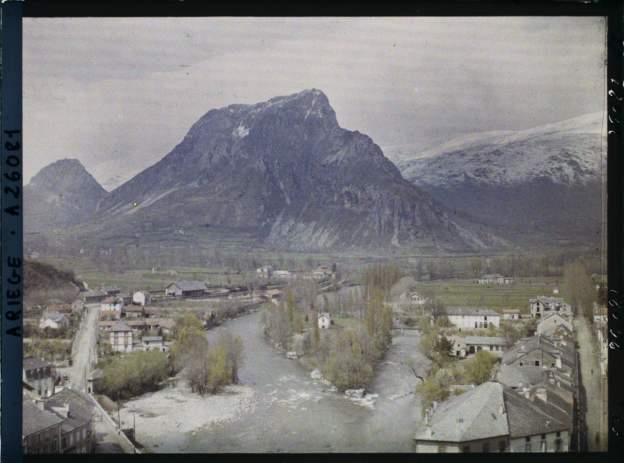 Image représentant L'Ariège vers l'aval et le Soudour, vue prise du Castella