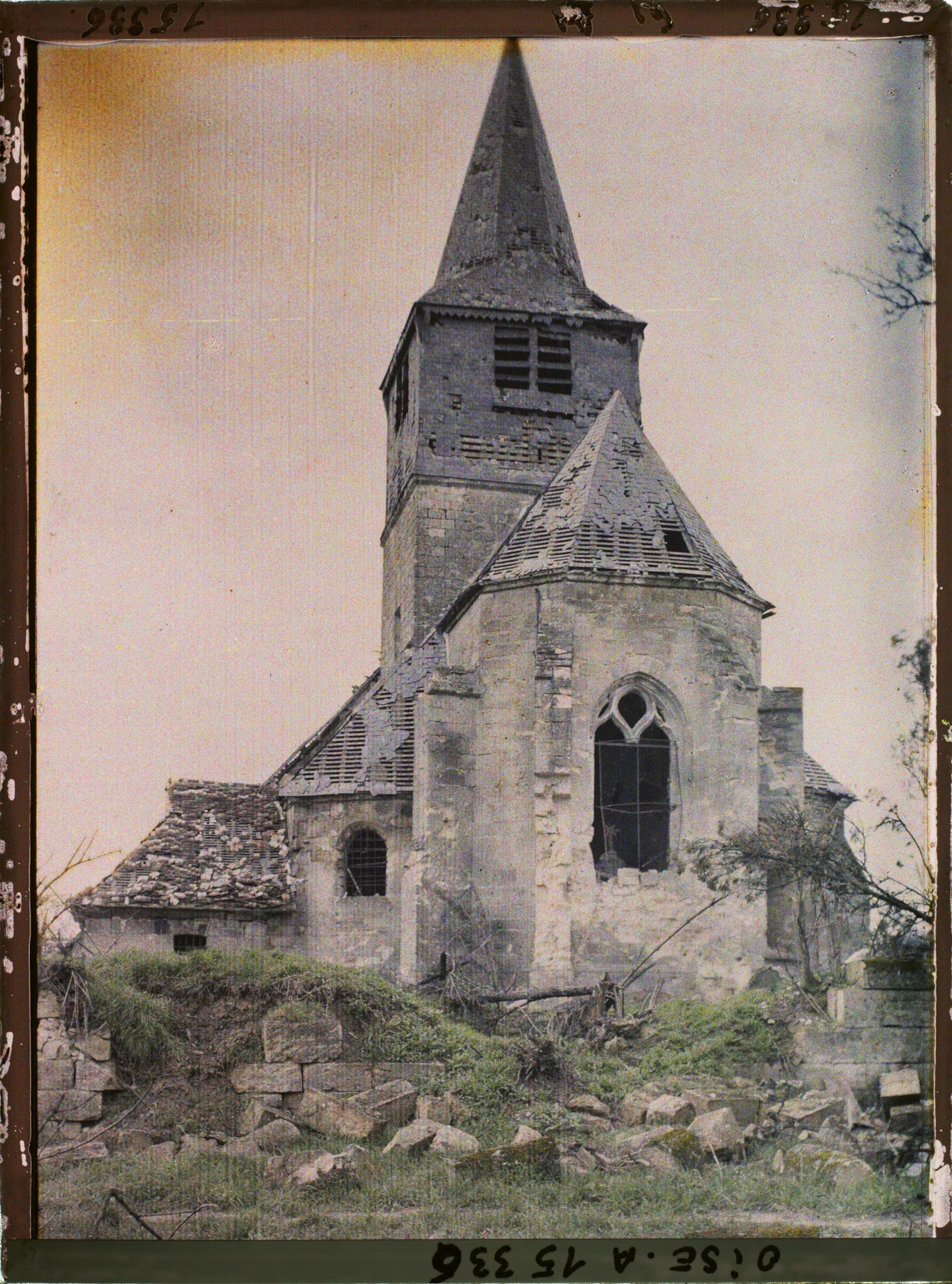 Image représentant France, Mareuil Lamothe, Guerre Les ruines de l'Eglise prises du Coté Orient
