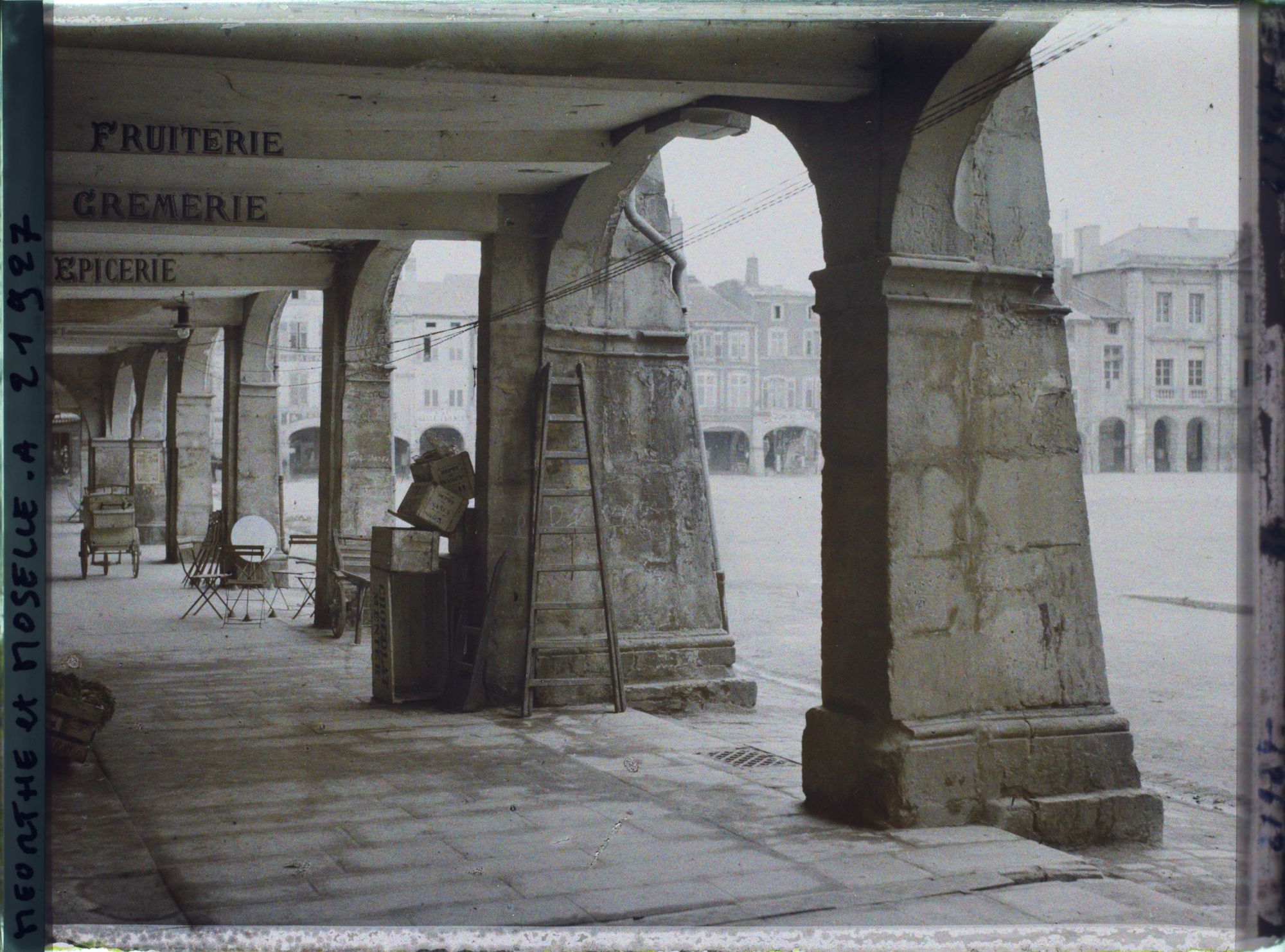Image représentant France, Pont à Mousson, Vue sous les arcades, place Duroc