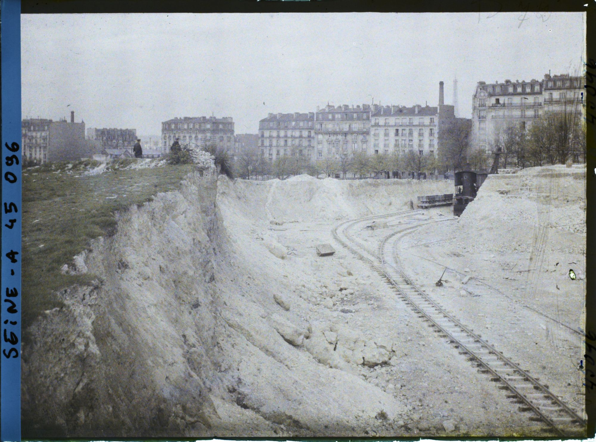Image représentant L'emplacement des anciennes fortifications à la porte de Versailles, boulevard Victor