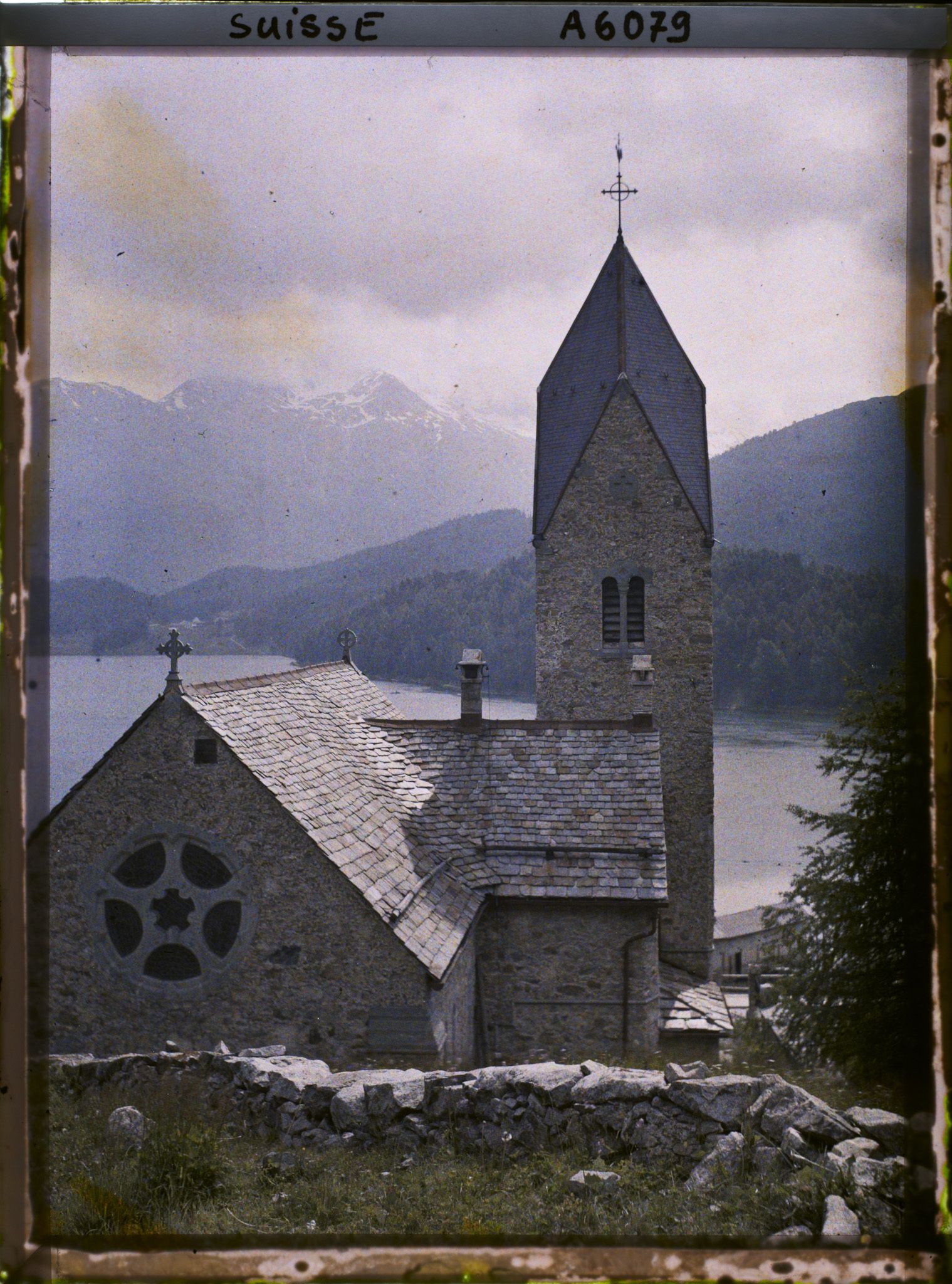 Image représentant L'église évangélique de St. Moritz-Bad et le lac de St. Moritz