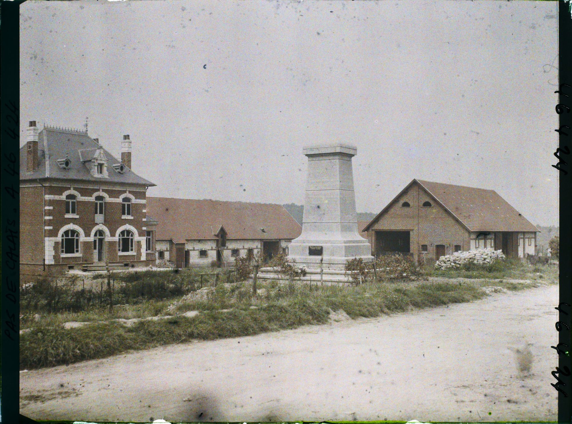Image représentant France, Carency, Une rue du Village