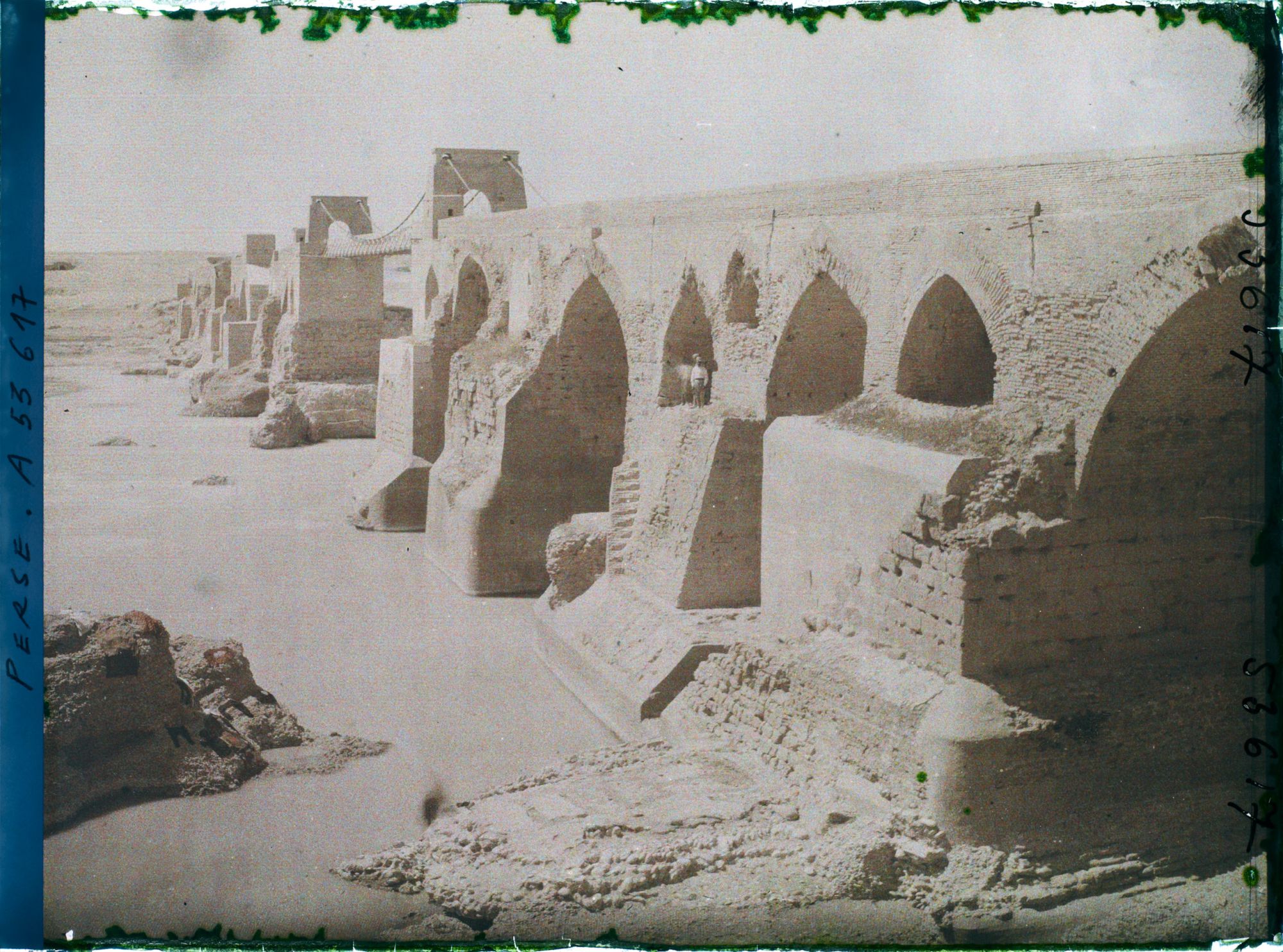 Image représentant Le grand pont sassanide (vers 260) ou "pont romain" sur la rivière Dez