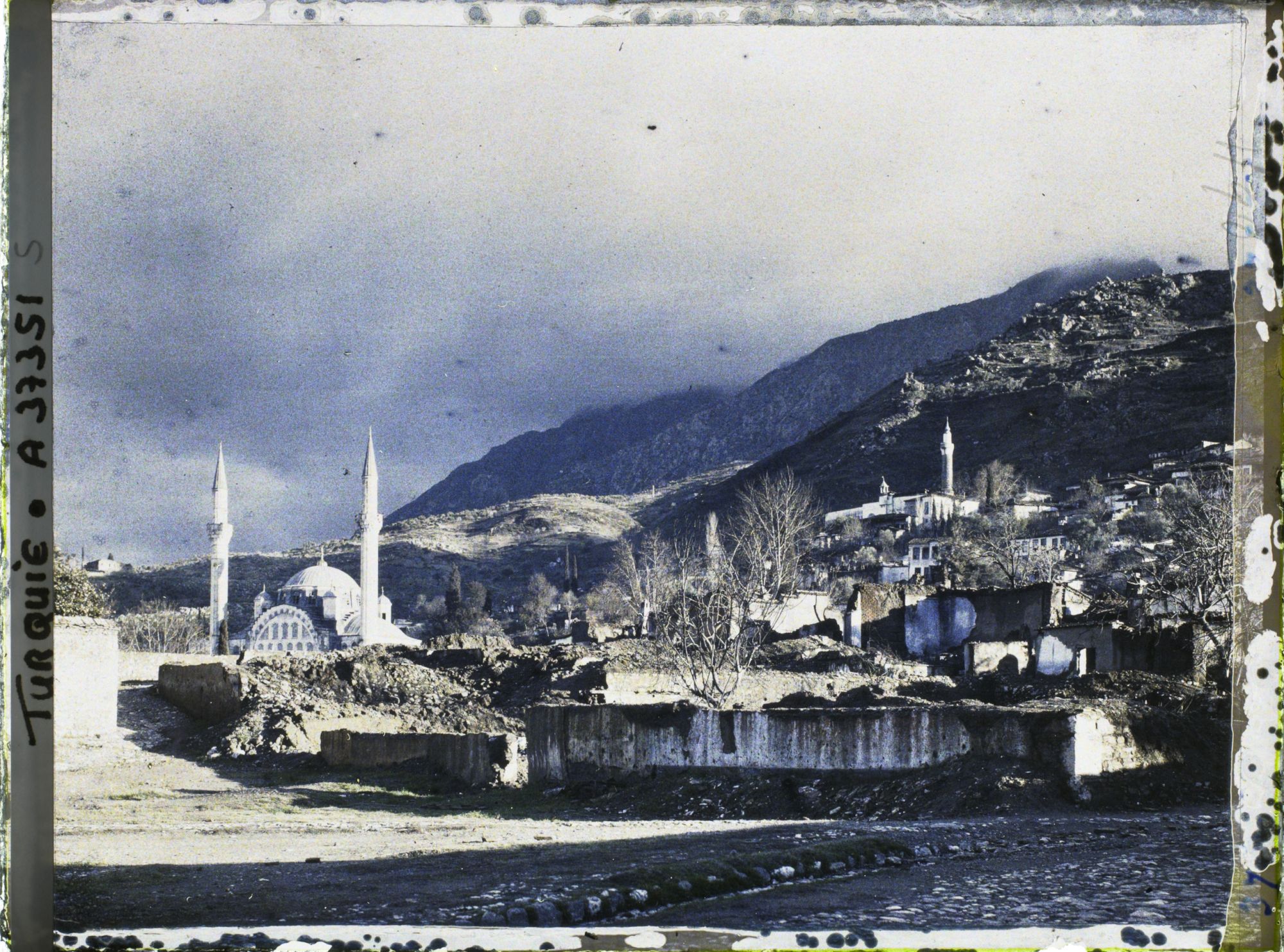 Image représentant Ruines vers la Muradiye Camii
