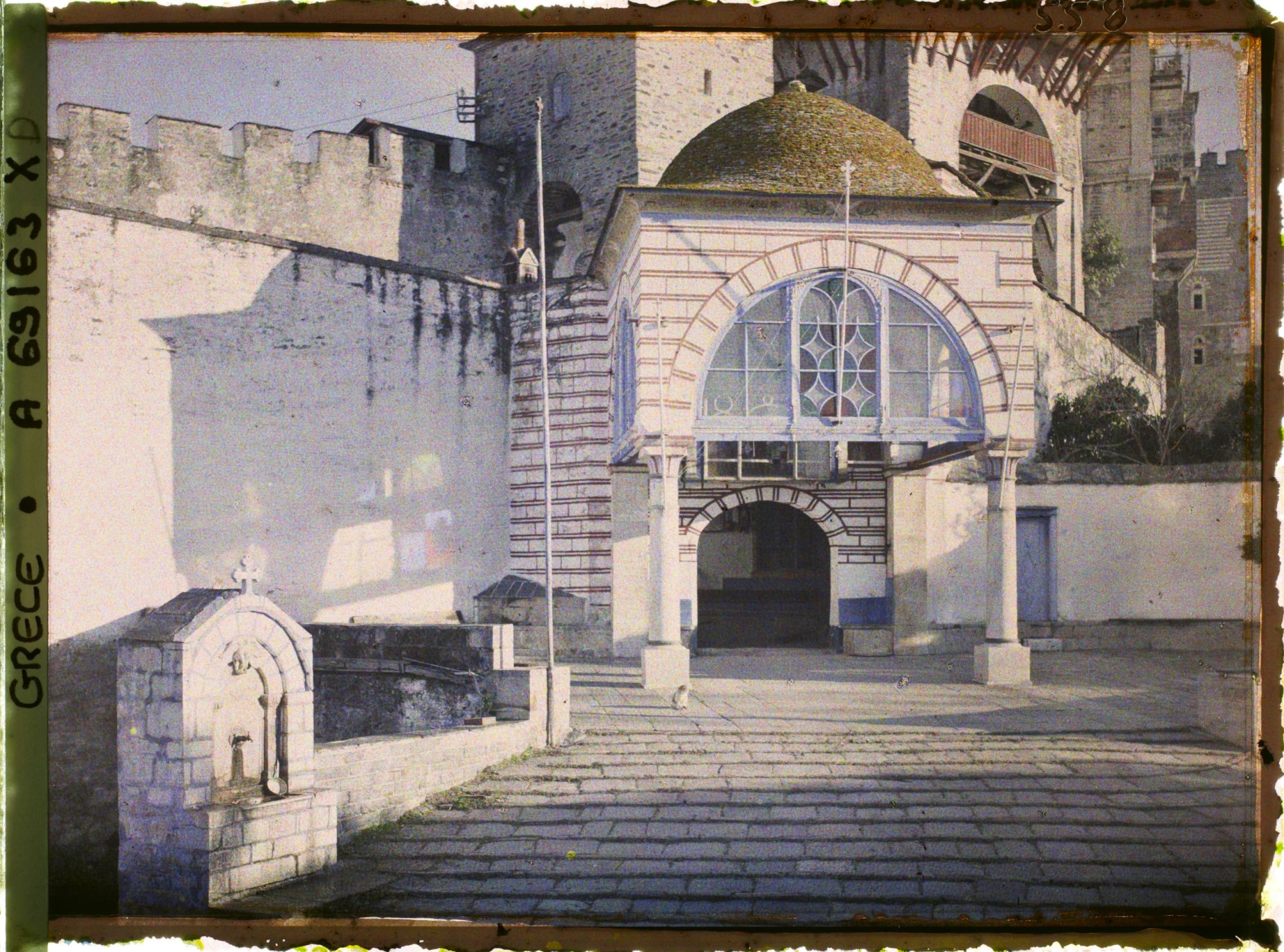 Image représentant L'entrée principale du monastère de Vatopedi