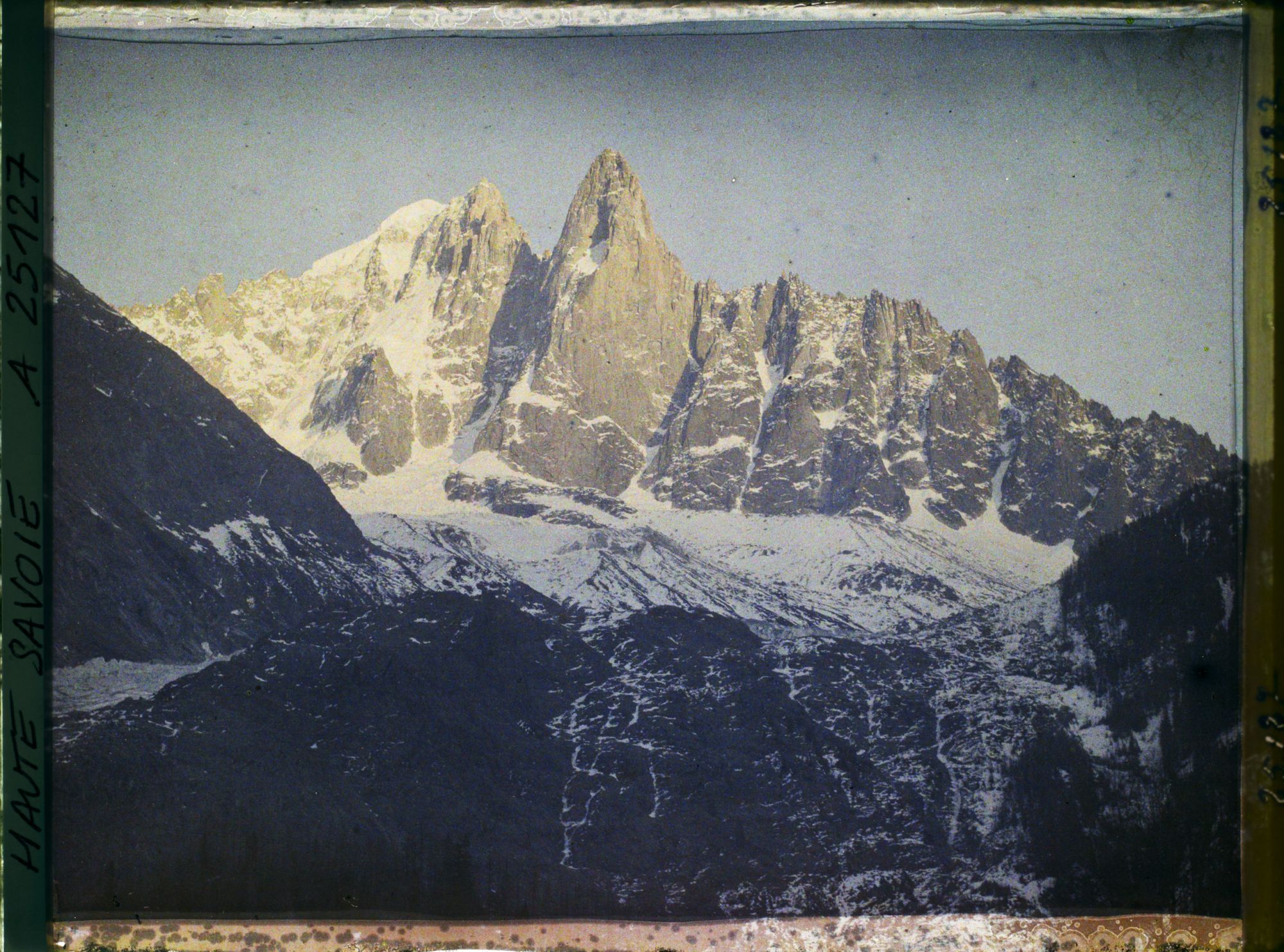 Image représentant France Les Alpes, Vallée de Chamonix, Coucher de Soleil s/ l'Aige Verte et l'Aige du Dru (5h 1/2)