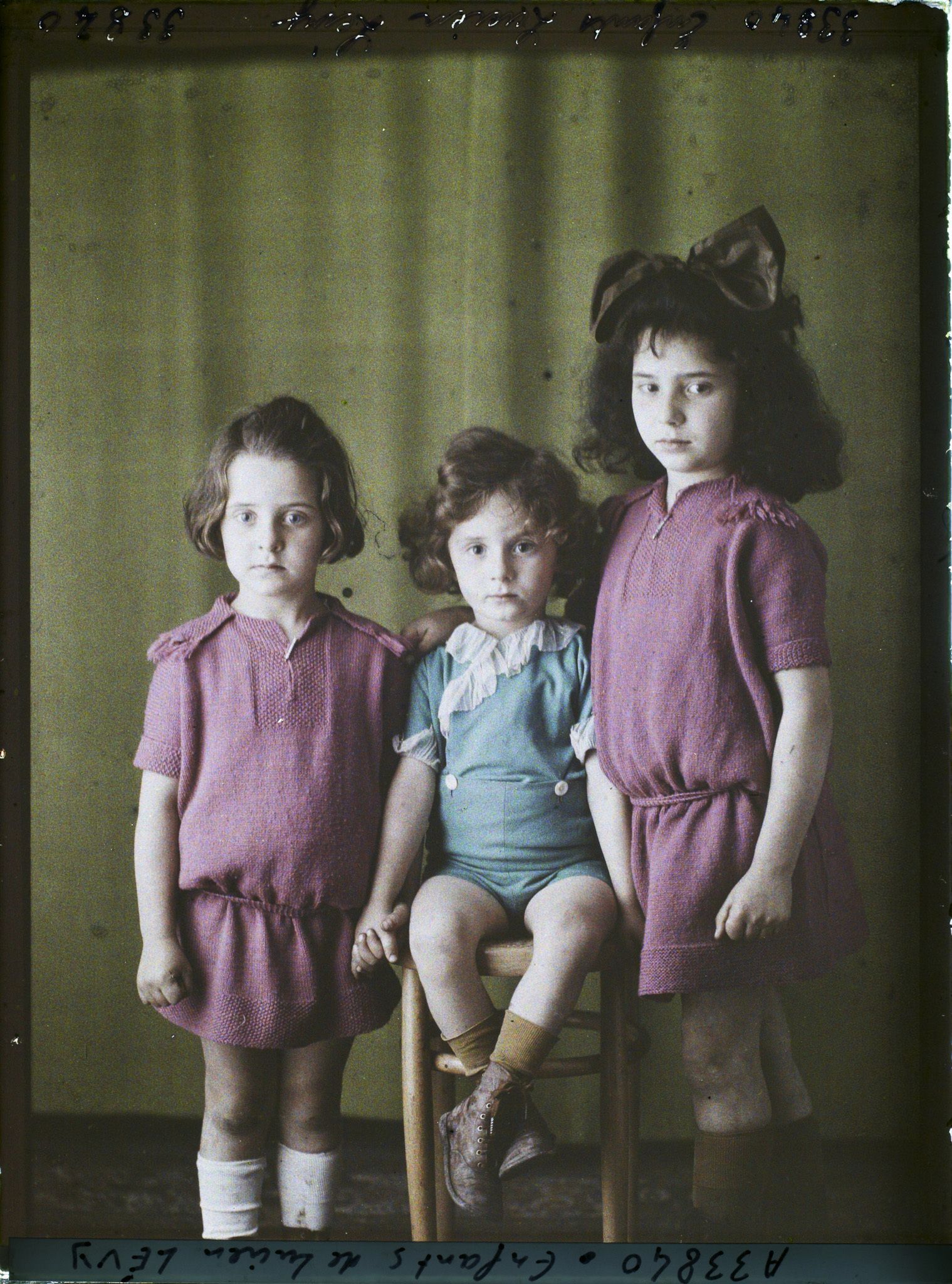 Image représentant Les  https://musee-albert-kahn.s-museum.fr/home/NWQ2OTAwYzNmYjZlZTk1ZWQwODJmMjY4L2dlbmVyaWMtbm90aWNlLXRhYi9hdXRob3JpdHkvNjE3YTc5ZjVjZjhiODk2OGIzMzM3ZDIx/5d6900c3fb6ee95ed082f268/generic-notice-tab/authority/617a79ebcf8b8968b333726e enfants Lévy