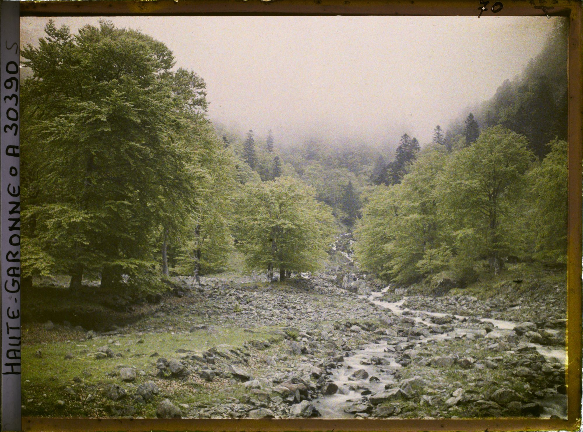 Image représentant France, Bagnères de Luchon, Vallée du Lys, Cascade.