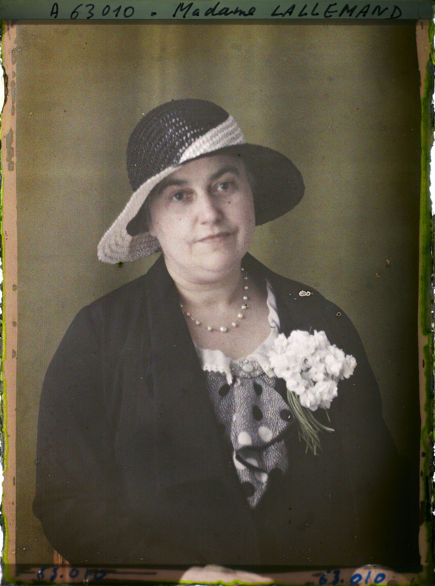 Image représentant https://musee-albert-kahn.s-museum.fr/home/NWQ2OTAwYzNmYjZlZTk1ZWQwODJmMjY4L2dlbmVyaWMtbm90aWNlLXRhYi9hdXRob3JpdHkvNjE3YTc5ZjVjZjhiODk2OGIzMzM3ZDIx/5d6900c3fb6ee95ed082f268/generic-notice-tab/authority/617a79ebcf8b8968b33370a3 Madame Lallemand