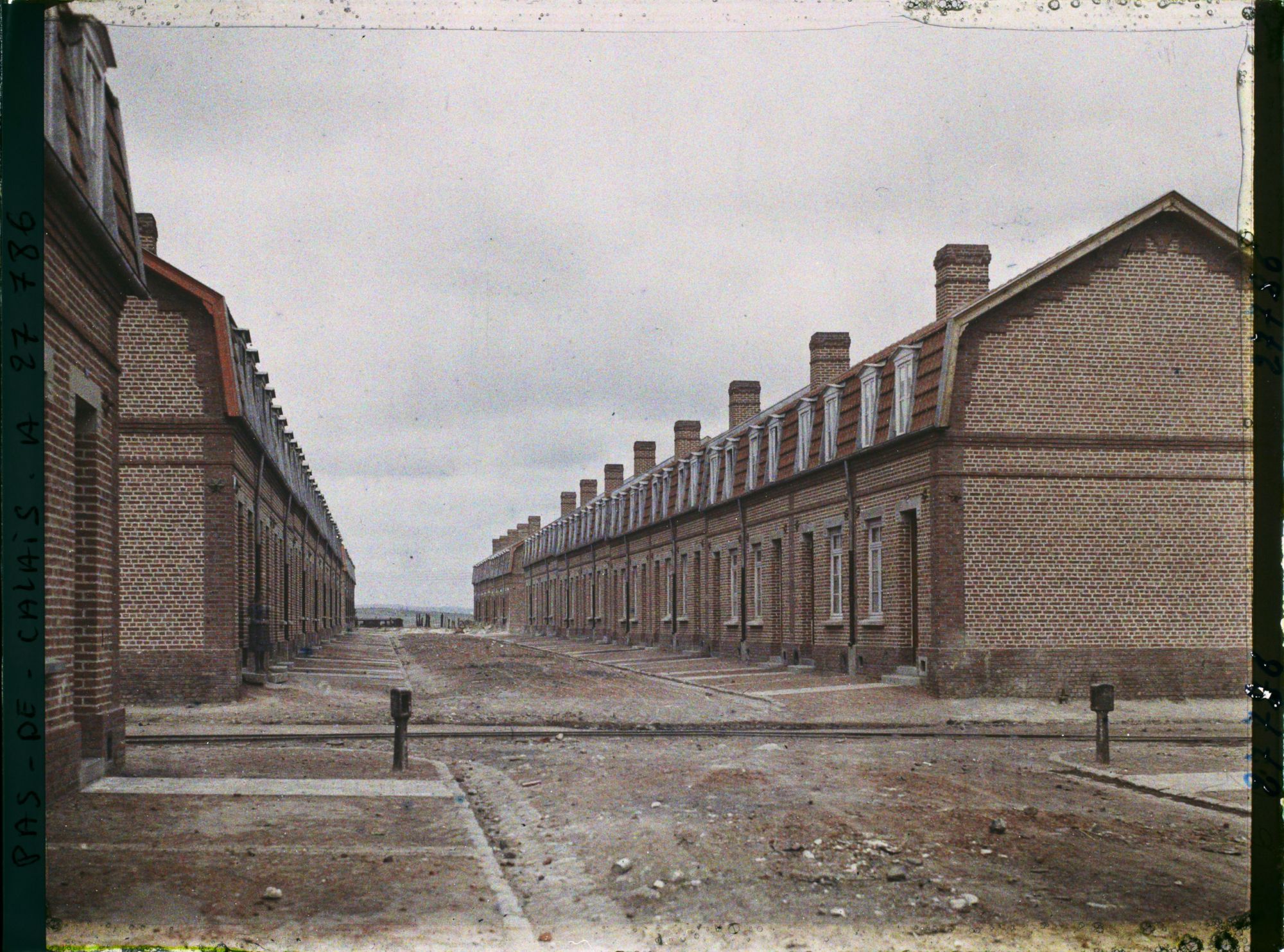 Image représentant France, Airon près de Lens, Corons des mines de Liévin - Maison habitées rue Pascal