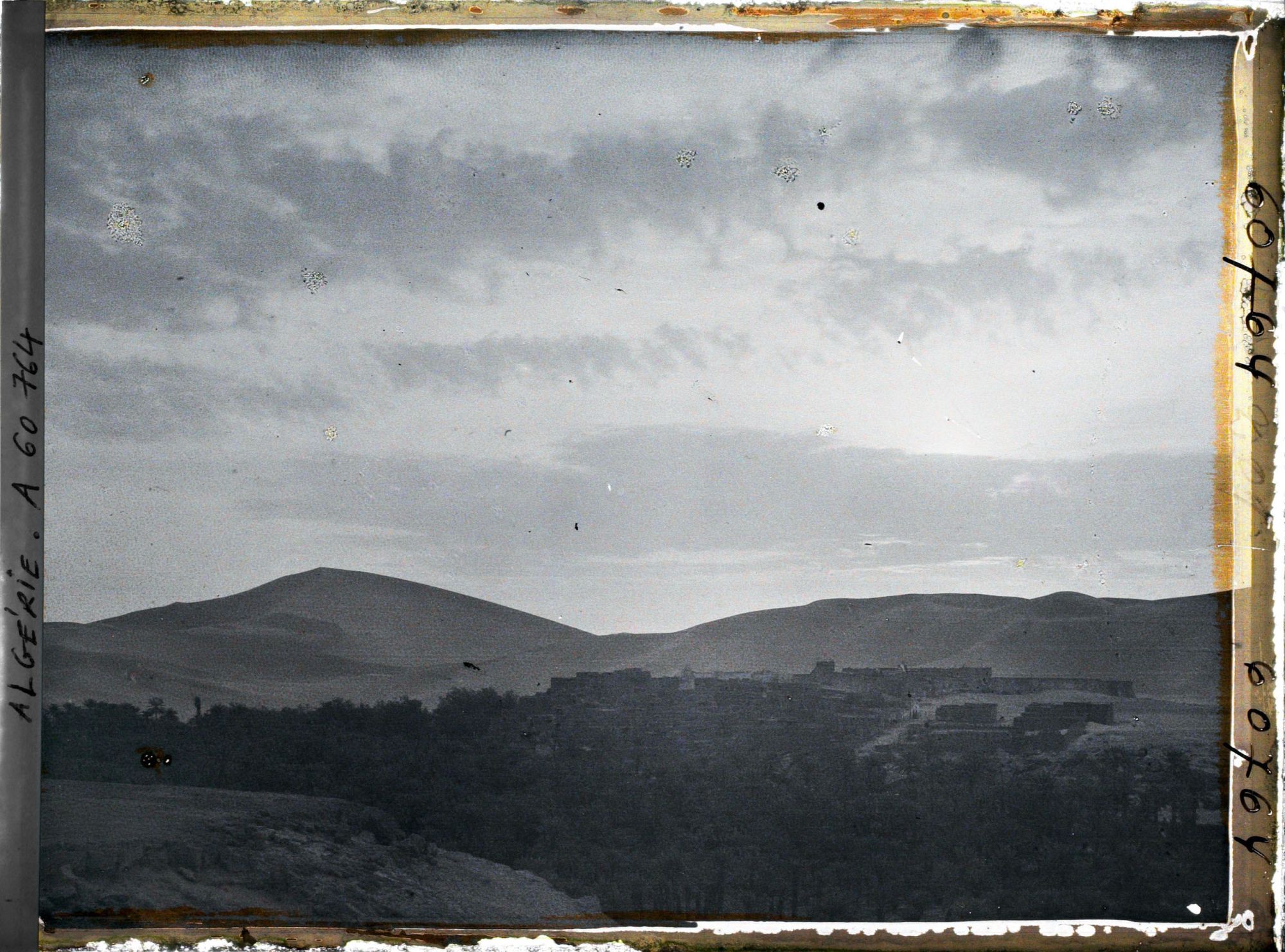 Image représentant Le lever du jour sur le village et le Grand Erg