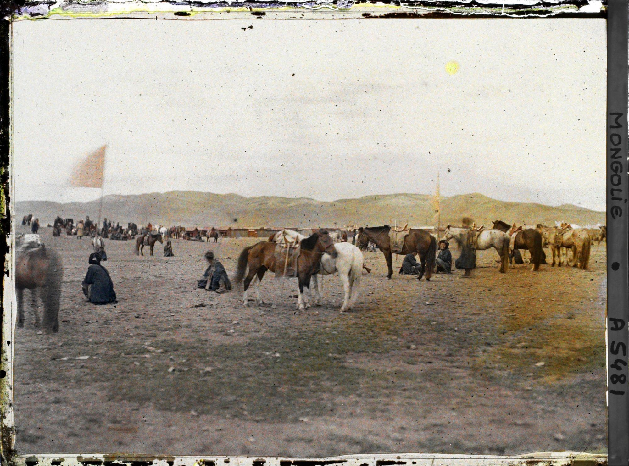 Image représentant Chevaux et soldats de l'armée mongole sur la grande place du marché