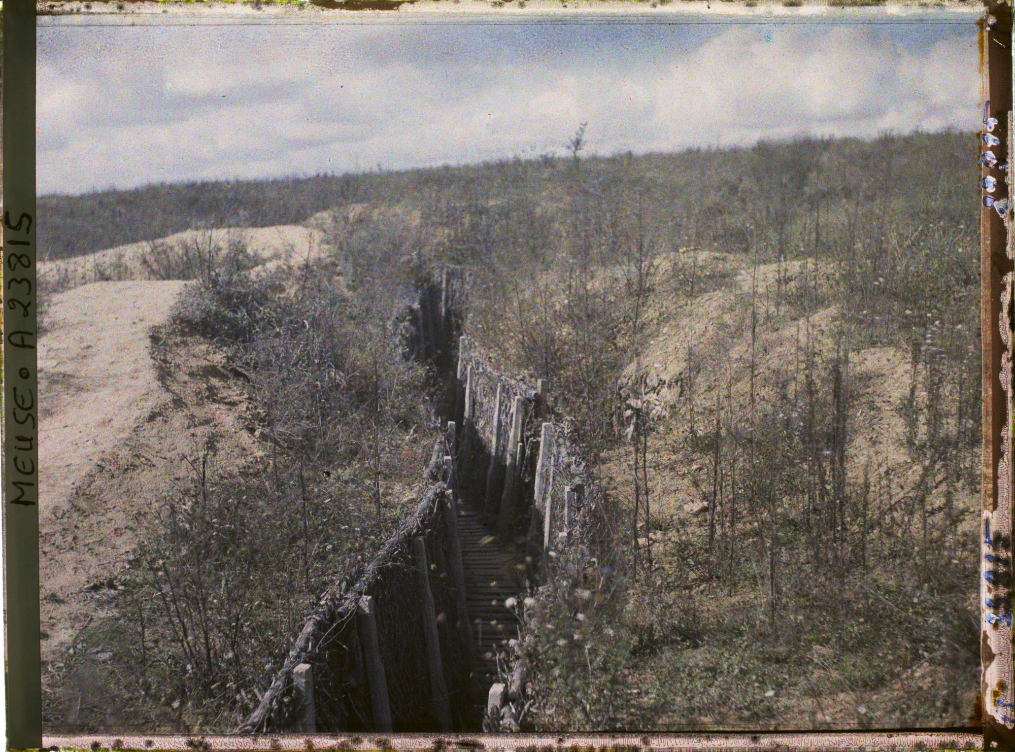 Image représentant France, Verdun, Une tranchée près du fort