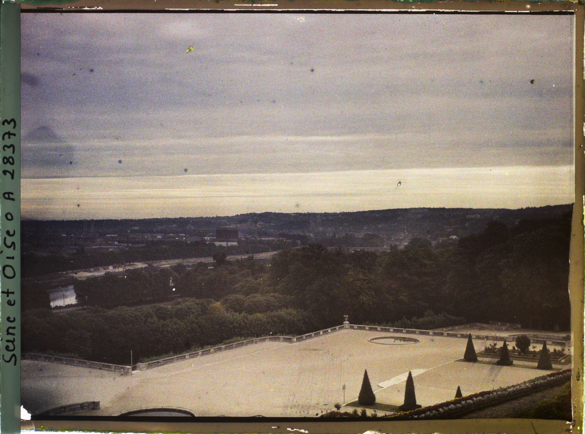 Image représentant Boulogne à l'aube, vu depuis le parc