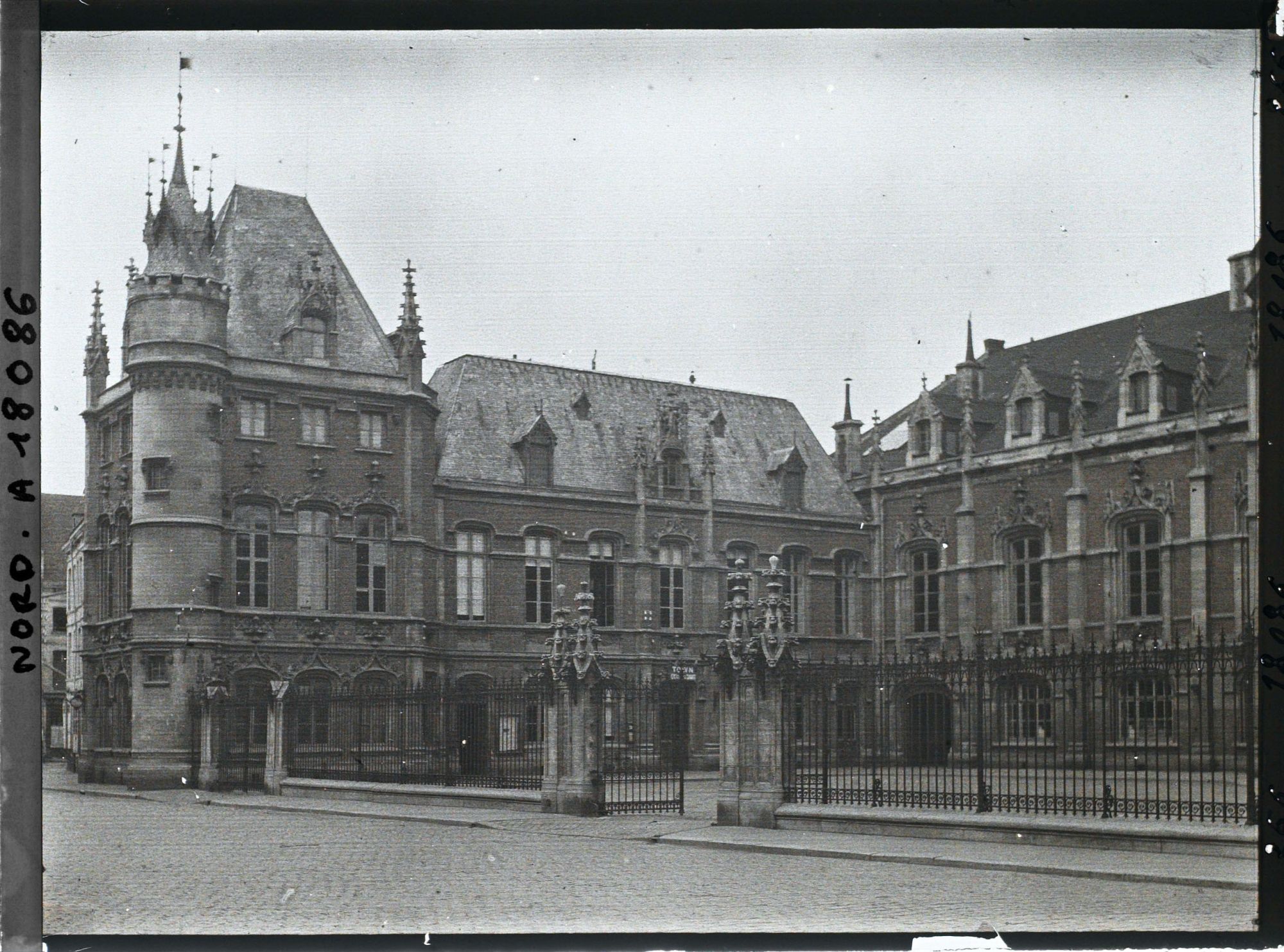 Image représentant France, Douai, L'Hotel de Ville