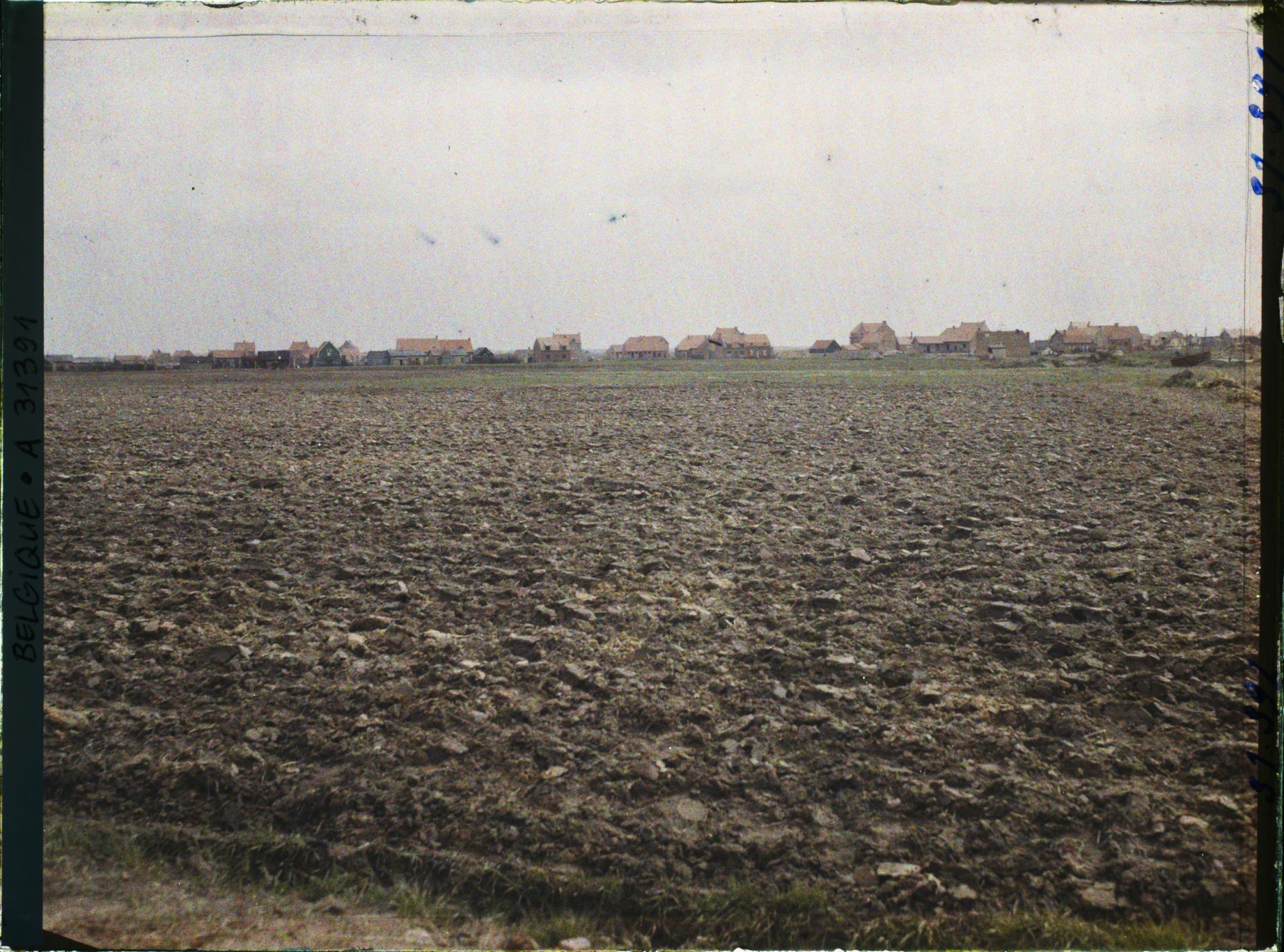 Image représentant Belgique, Poelcappele, Vue du Village Sud et terres remises en état