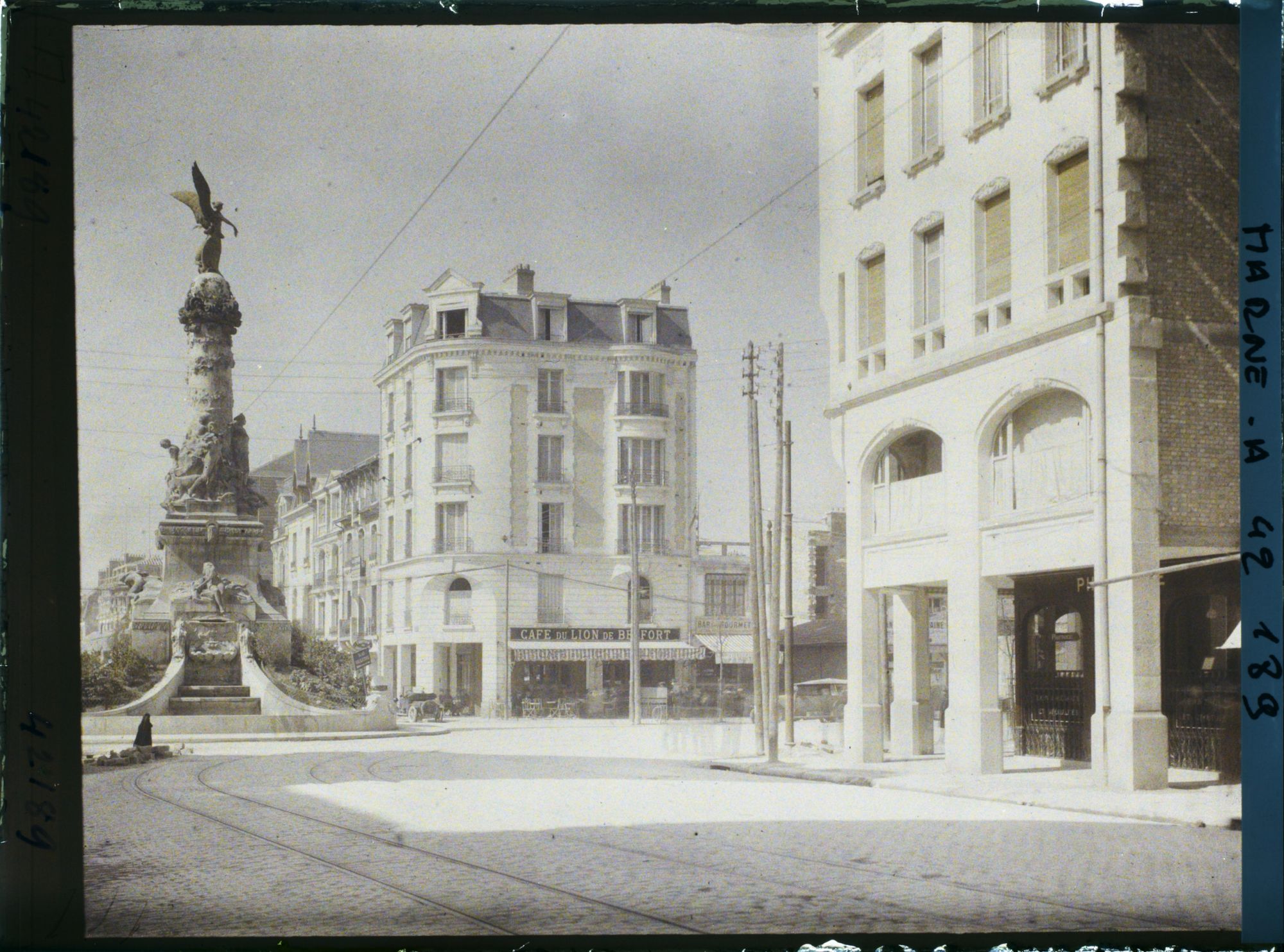 Image représentant France, Reims, Fontaine Subé et coin de la Buirette et de la Place Drouet d'Erlon