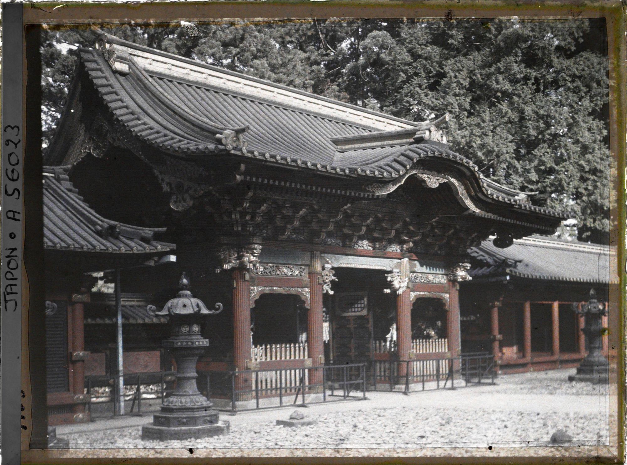 Image représentant Sanctuaire Daiyuin : la Yashamon (porte des Démons bouddhiques)