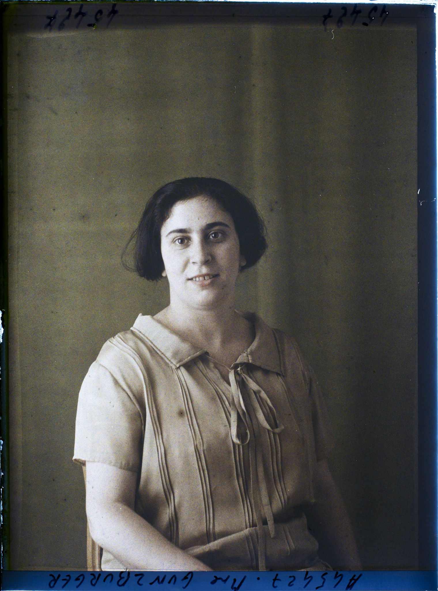 Image représentant https://musee-albert-kahn.s-museum.fr/home/NWQ2OTAwYzNmYjZlZTk1ZWQwODJmMjY4L2dlbmVyaWMtbm90aWNlLXRhYi9hdXRob3JpdHkvNjE3YTc5ZjVjZjhiODk2OGIzMzM3ZDIx/5d6900c3fb6ee95ed082f268/generic-notice-tab/authority/617a79ebcf8b8968b3336ecb Madame Gunzburger