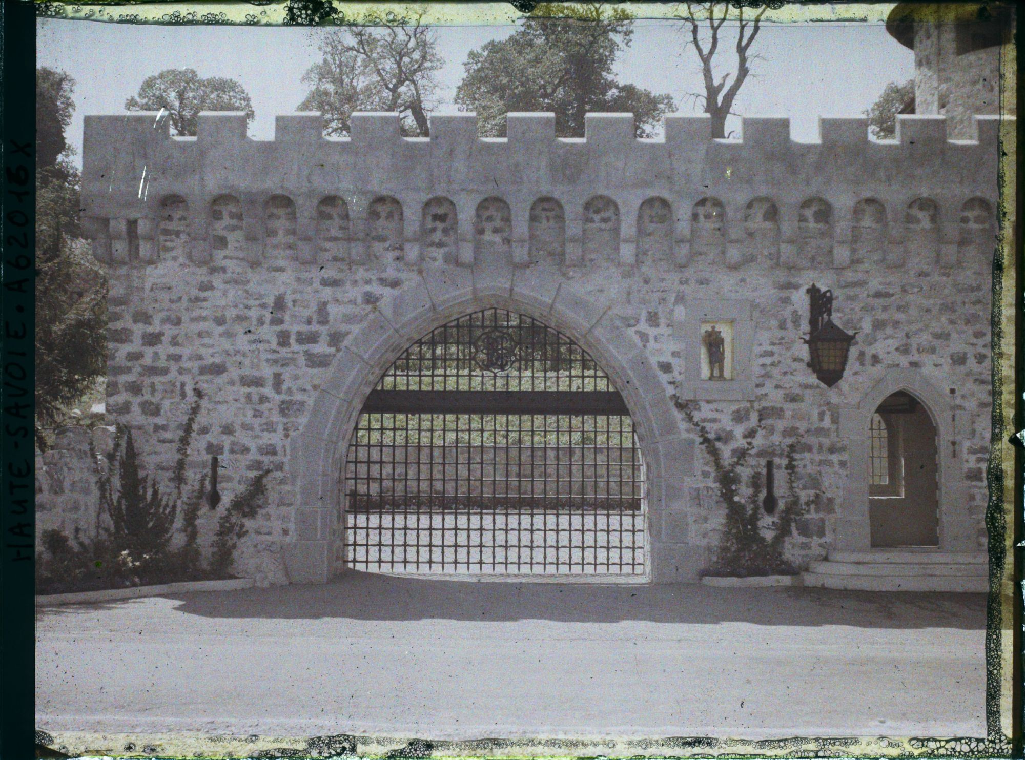Image représentant Entrée du château de Tourronde