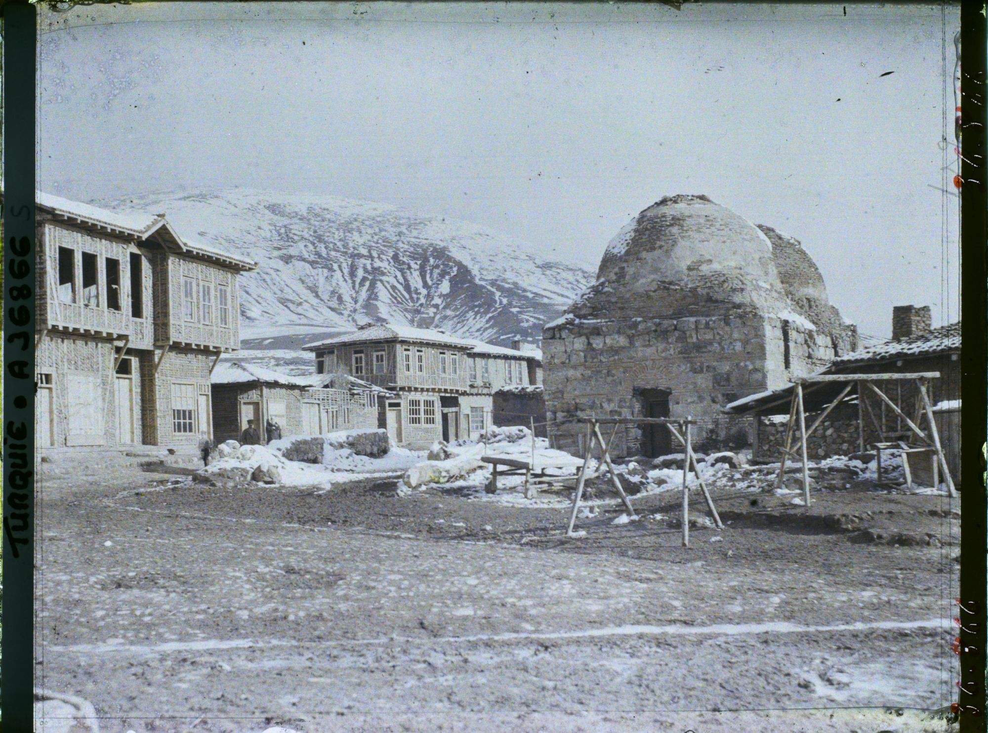 Image représentant Turquie, Boz-Oyuk, Vieux bains et nouvelles maisons