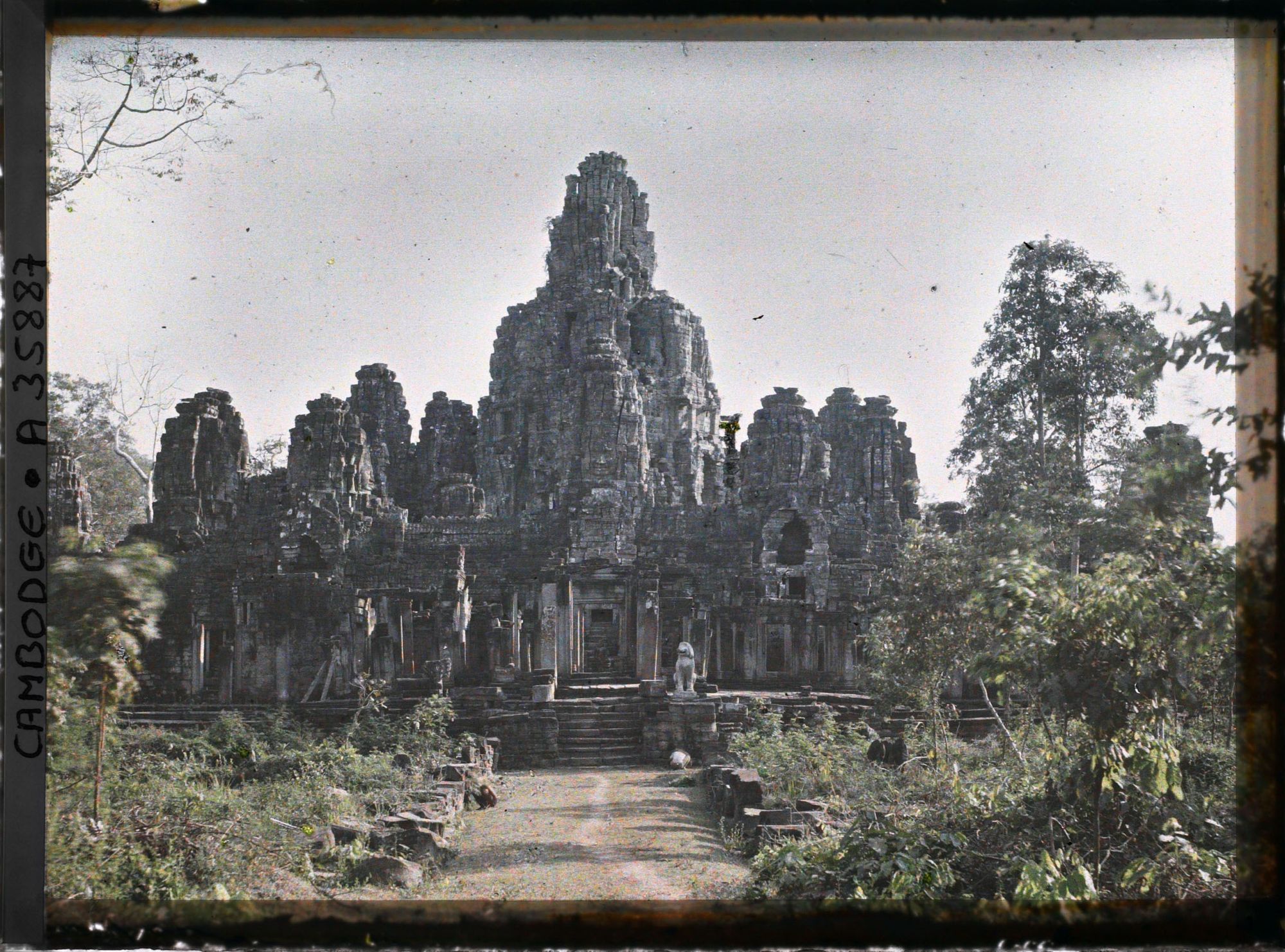 Image représentant Les deux terrasses supérieures, vues de la terrasse inférieure du Bayon