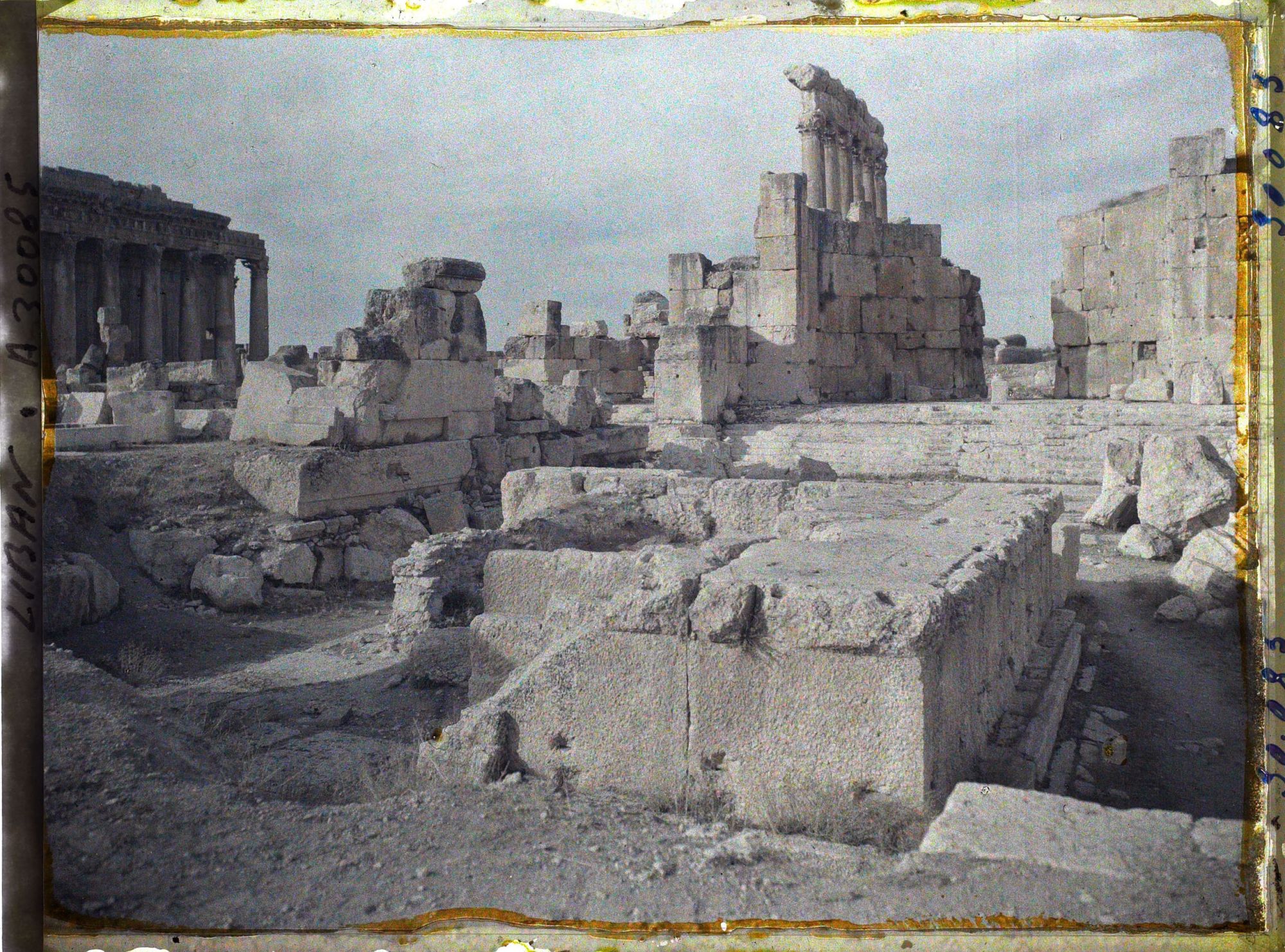 Image représentant Les vestiges de la Grande Cour et du sanctuaire du Temple de Jupiter Héliopolitain