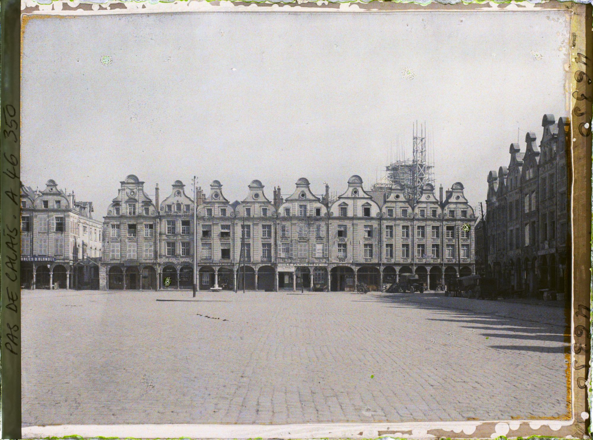 Image représentant France, Arras, Petite Place et St J. B. en reconstruction