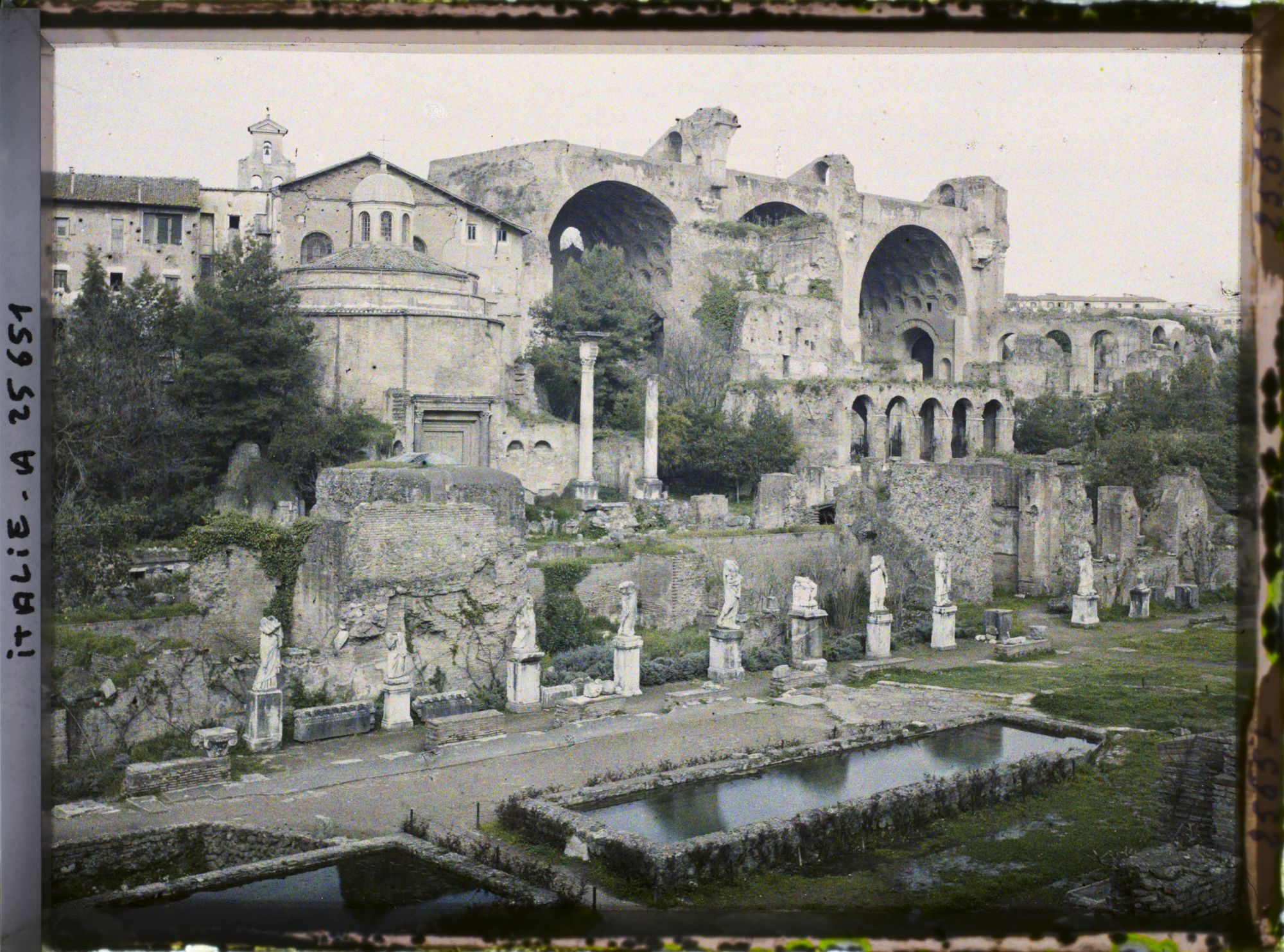 Image représentant Basilique de Maxence et Constantin