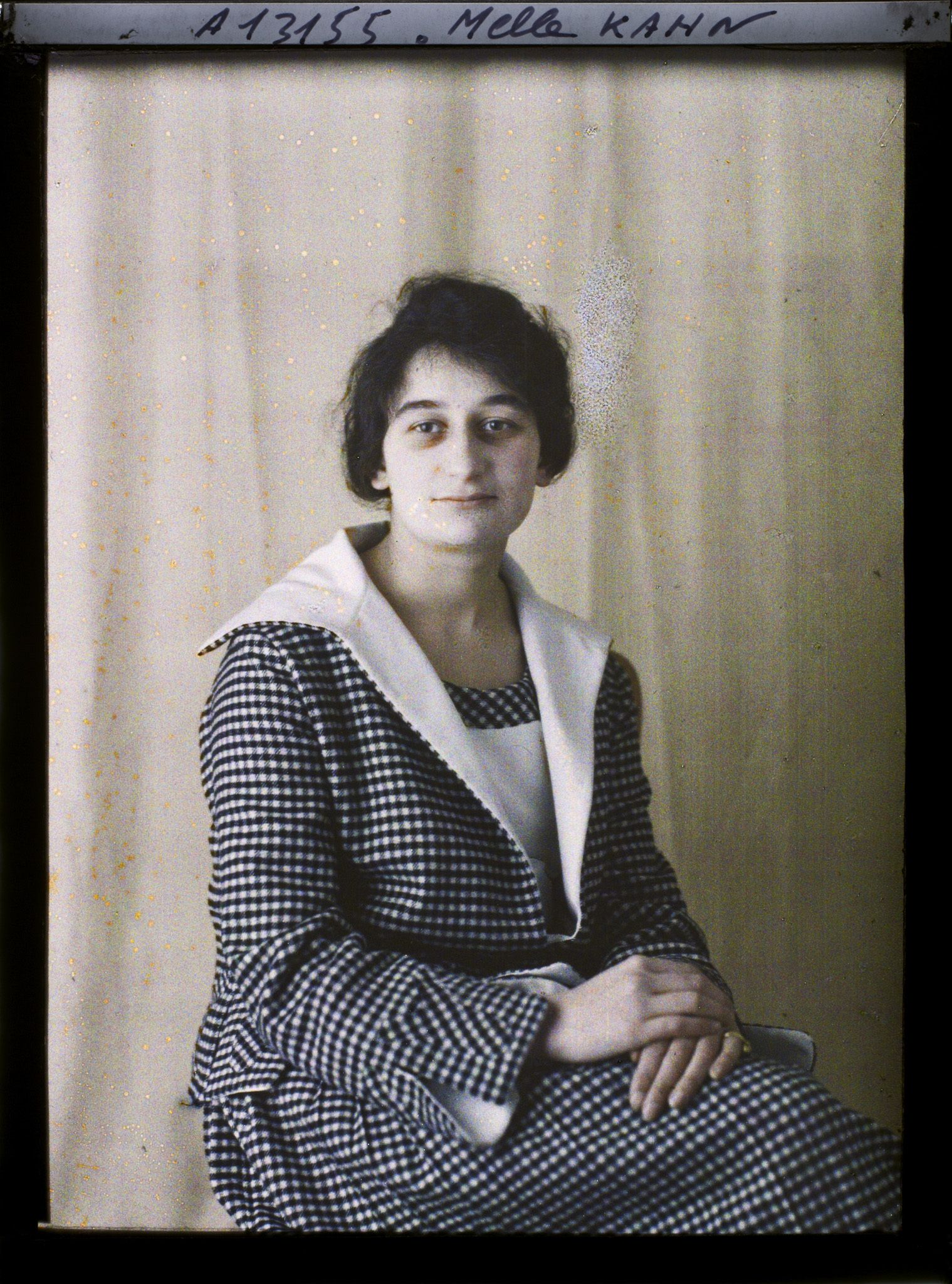 Image représentant Mademoiselle  https://musee-albert-kahn.s-museum.fr/home/NWQ2OTAwYzNmYjZlZTk1ZWQwODJmMjY4L2dlbmVyaWMtbm90aWNlLXRhYi9hdXRob3JpdHkvNjE3YTc5ZjVjZjhiODk2OGIzMzM3ZDIx/5d6900c3fb6ee95ed082f268/generic-notice-tab/authority/617a79ebcf8b8968b3336fdd Germaine Kahn