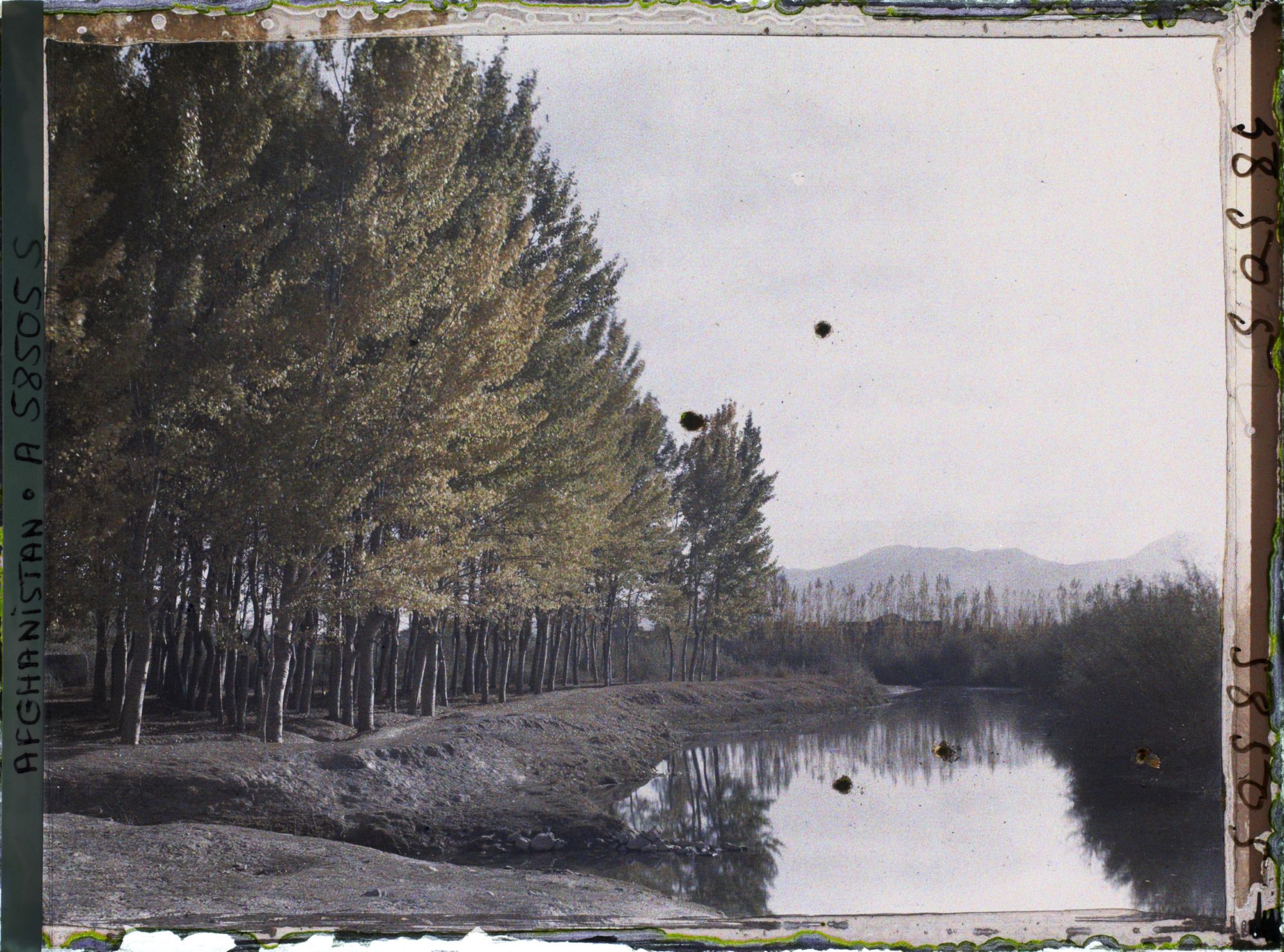 Image représentant Paysage le long de la rivière Kaboul