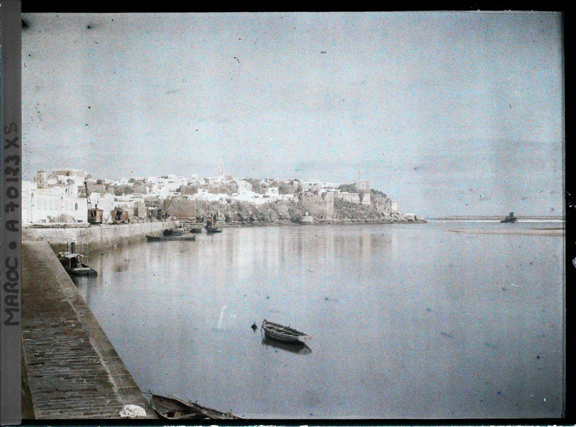 Image représentant Le port avec la casbah des Oudaïa et l'oued Bou Regreg