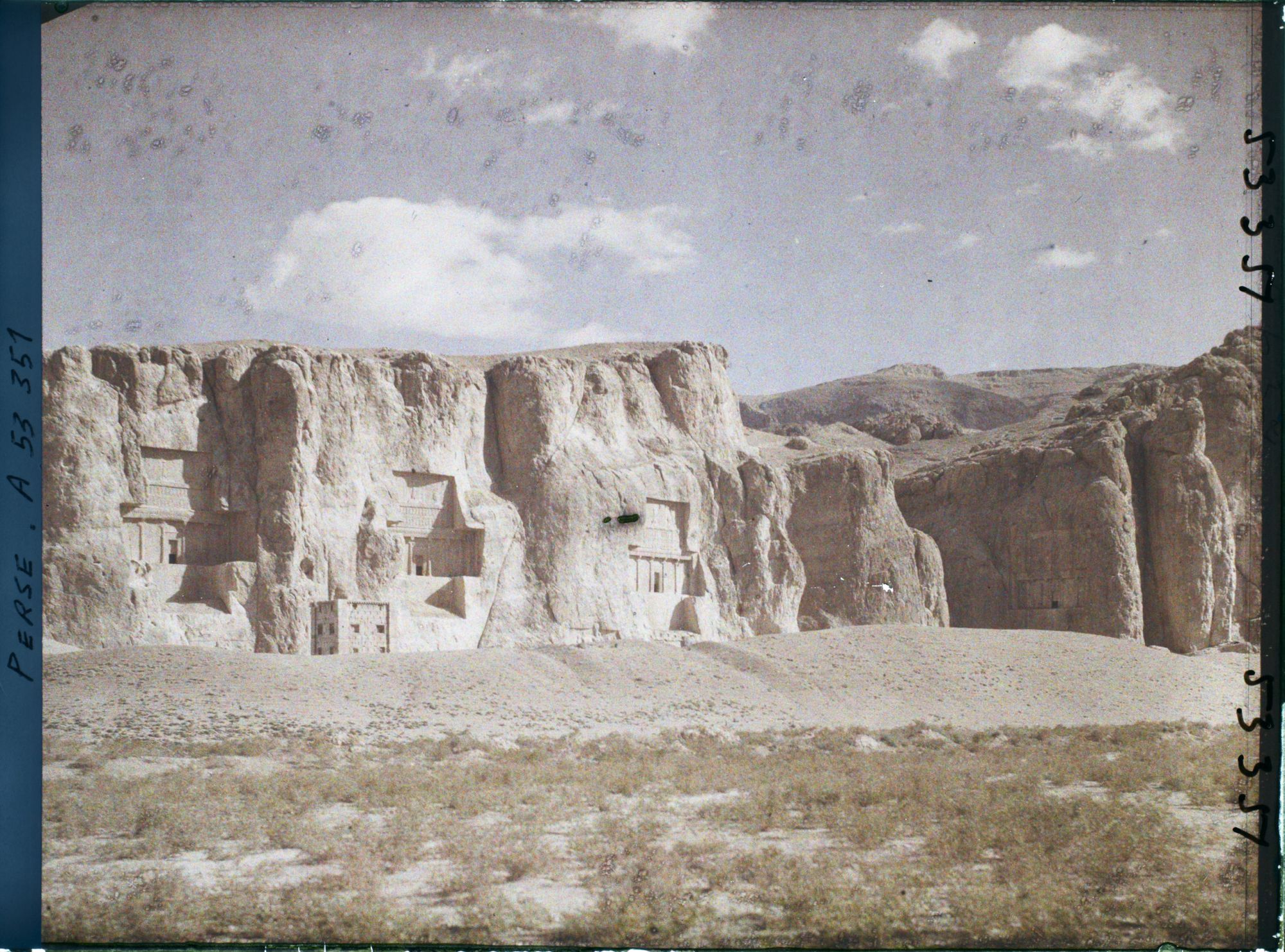 Image représentant Ensemble de tombeaux des souverains achéménides et bas-reliefs sassanides