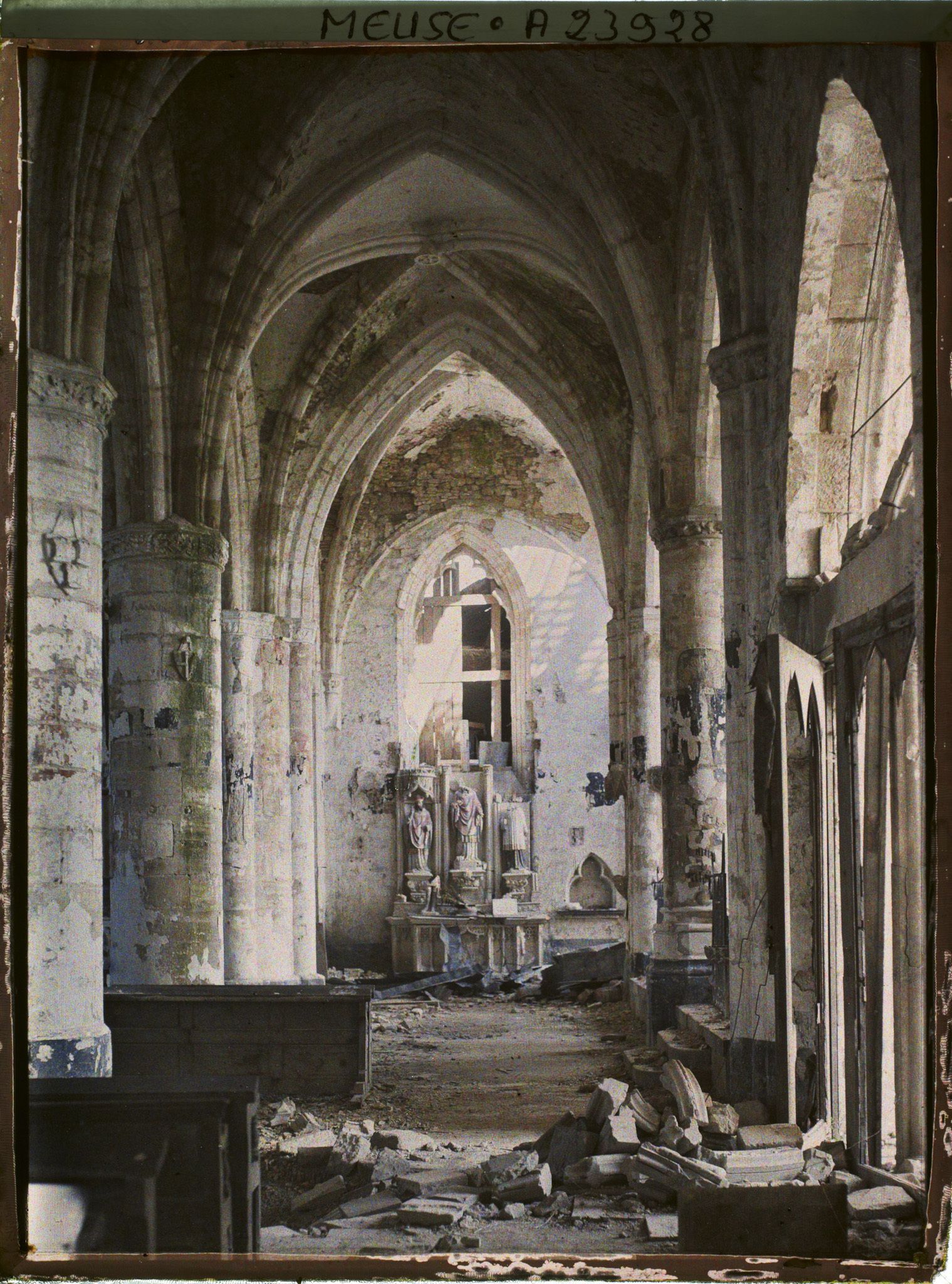 Image représentant France, Dun s/Meuse, La nef Droite