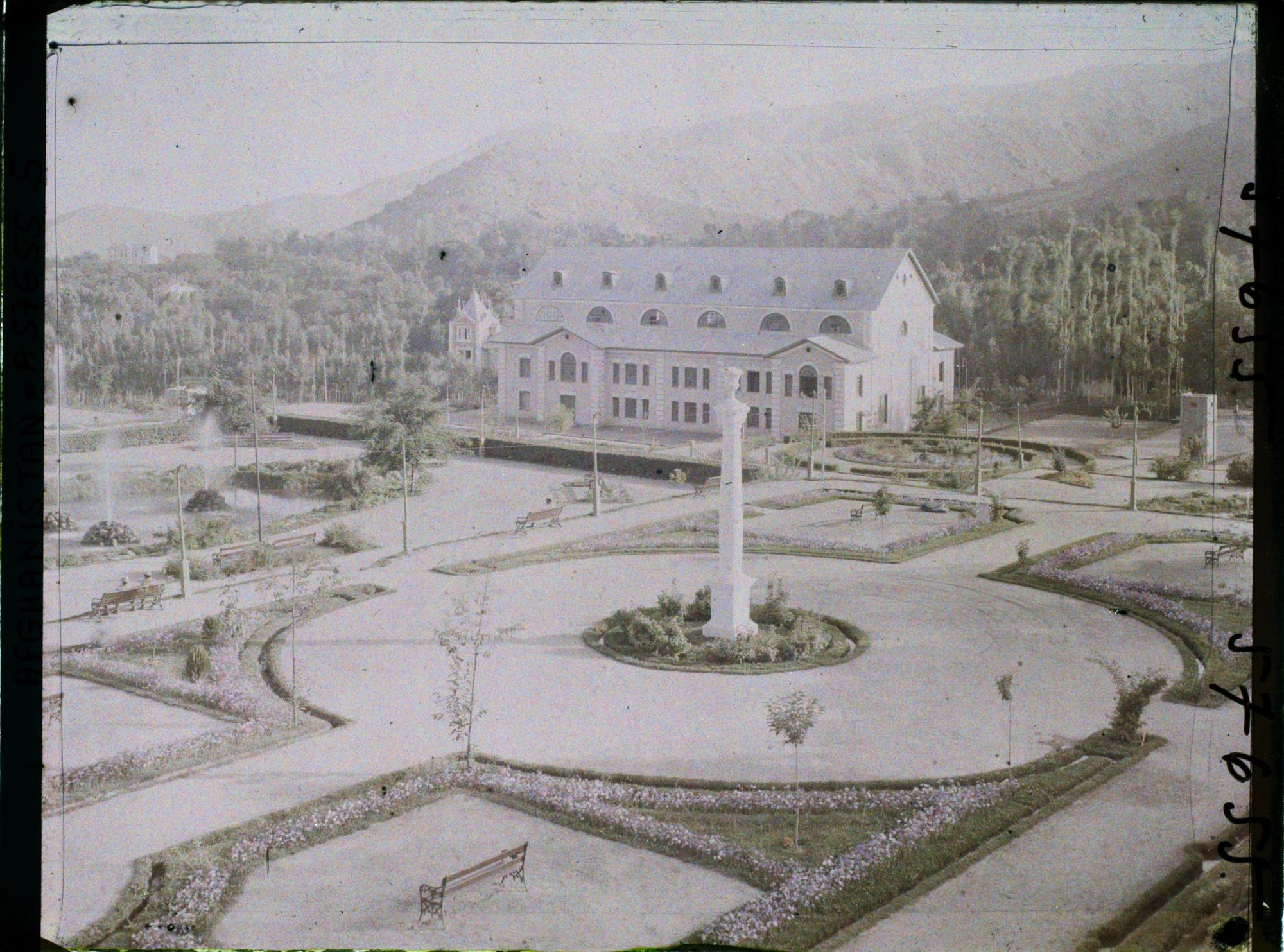 Image représentant Afghanistan, Paghman, Vue des Jardins vers le Théâtre
