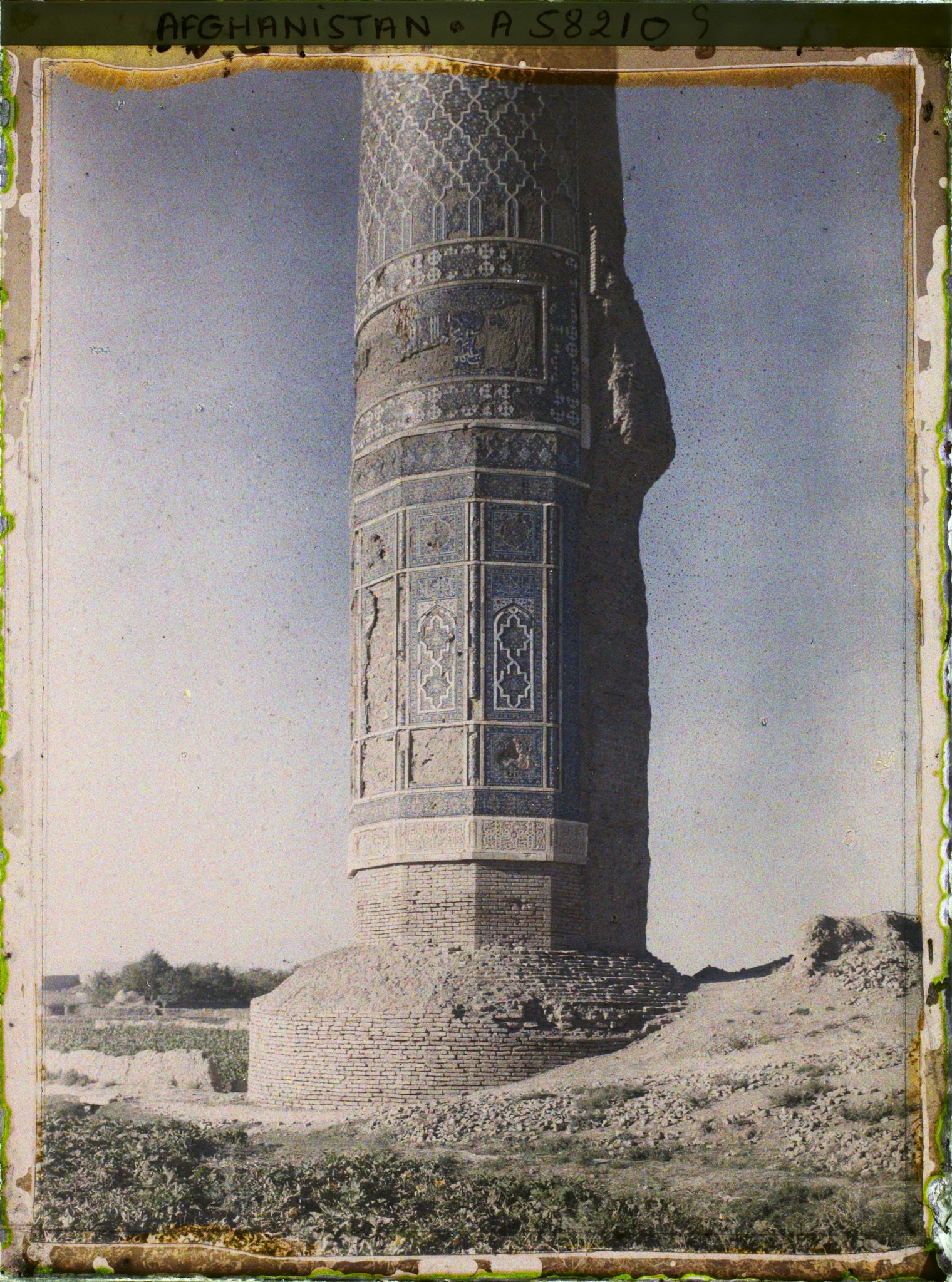 Image représentant Base du minaret restant de la Musalla de Gawhar-Châd : le Munar Nahbas