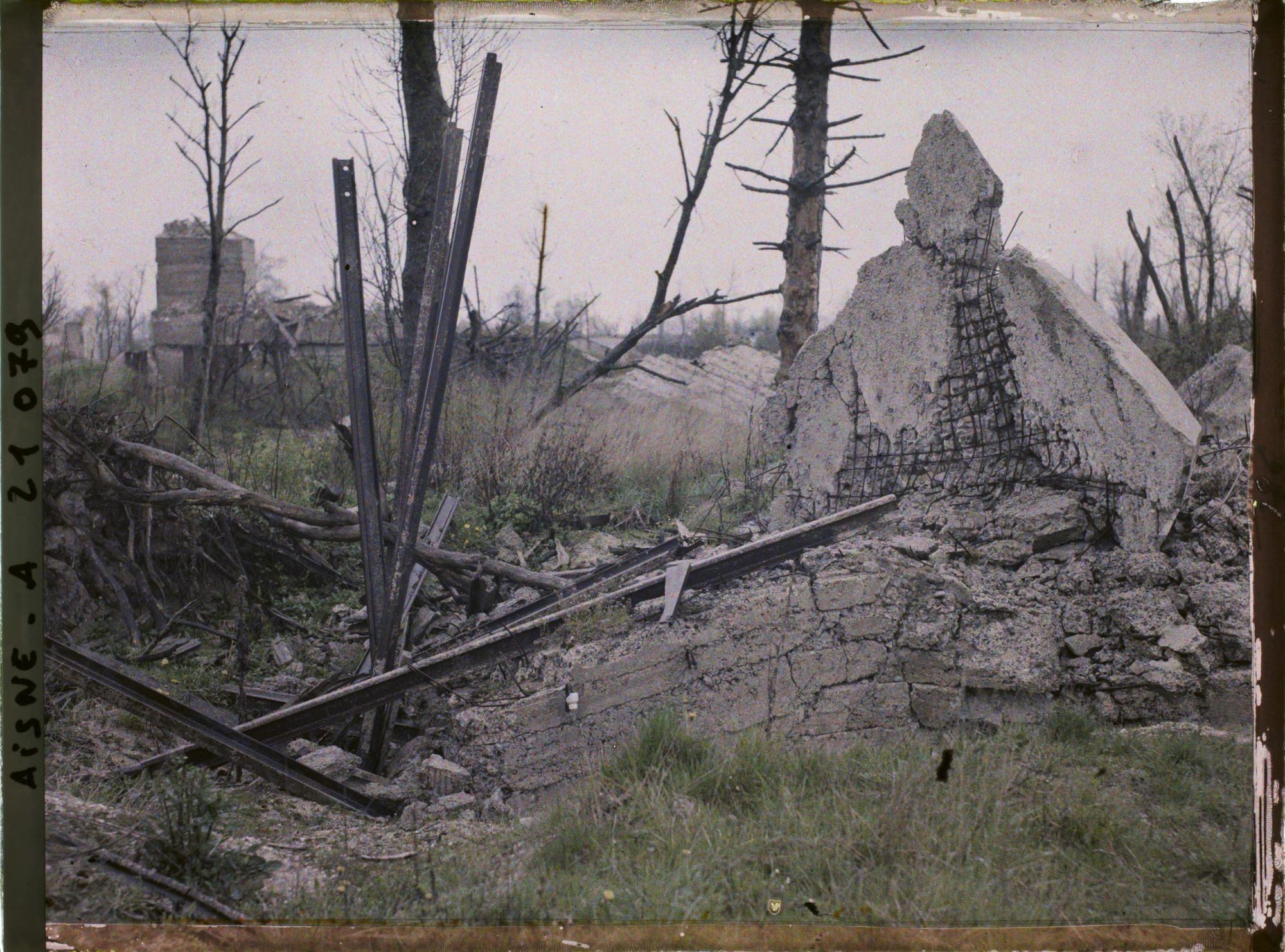 Image représentant France, Condé s/ Suippe, Défense en Ciment Armé, bords de la Suippe