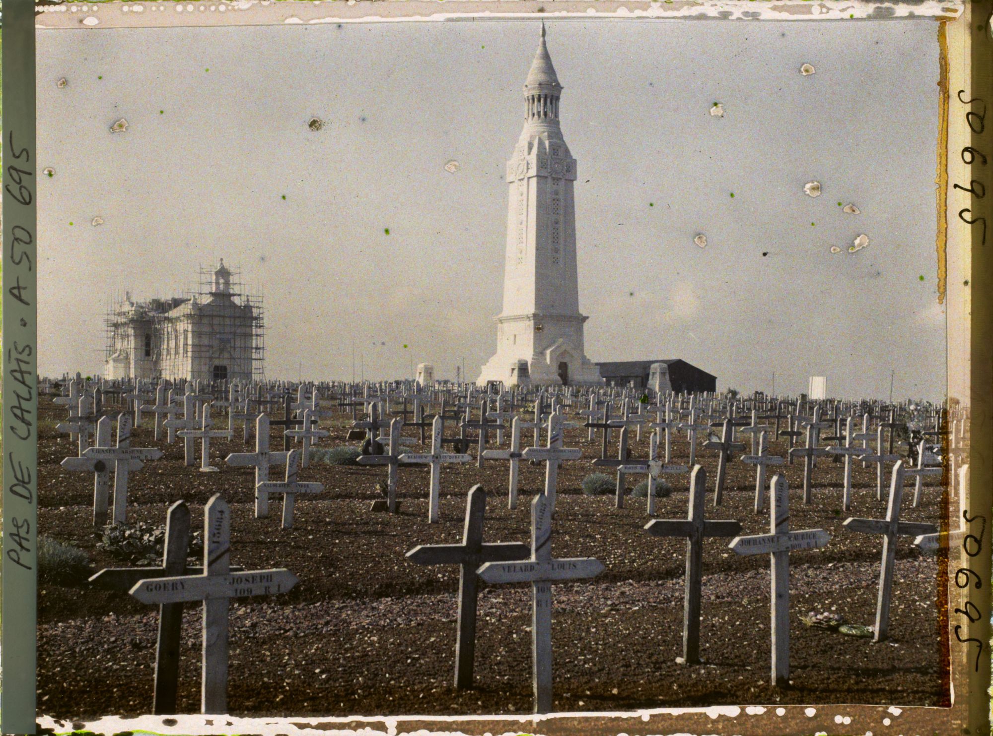 Image représentant France, N.D de Lorette, Le Cimetière , le mt aux morts et la Chapelle
