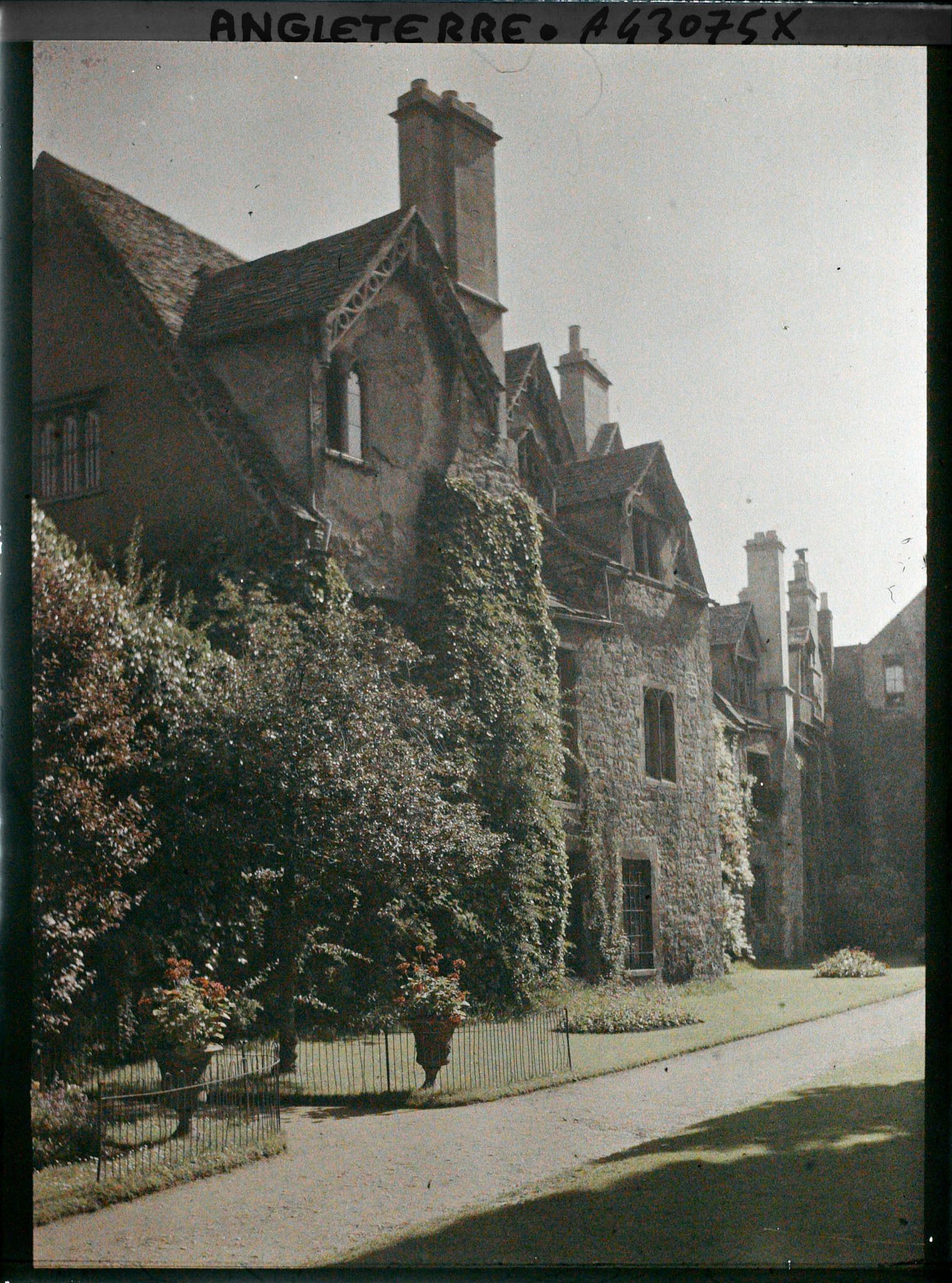 Image représentant Le côté du jardin du Worcester College