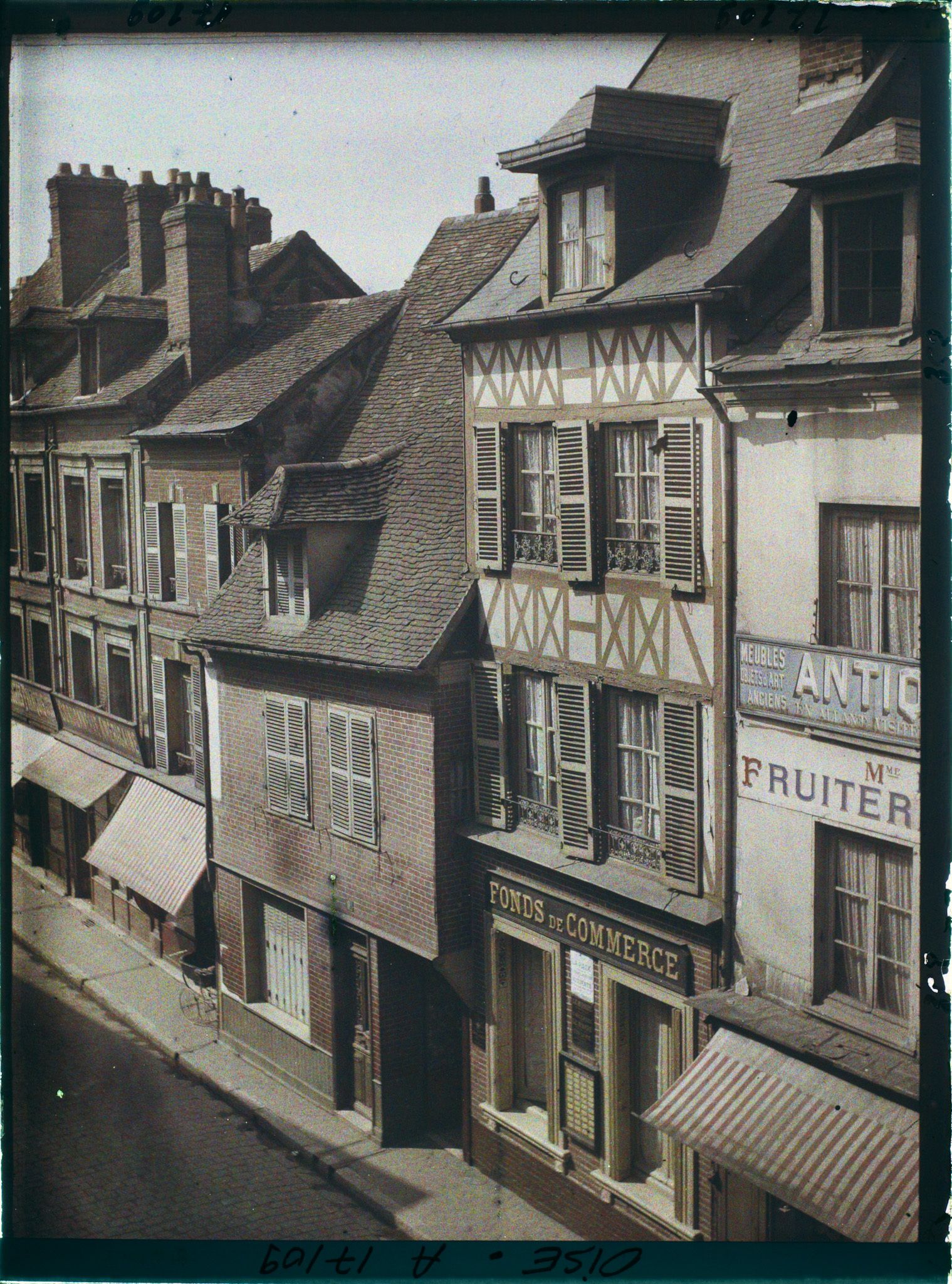 Image représentant France, Beauvais, Vue prise de l'Hôtel de France