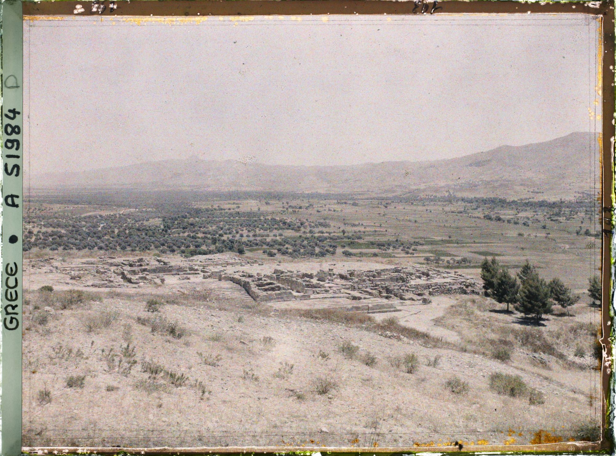 Image représentant La plaine de Messara et l'ensemble des ruines