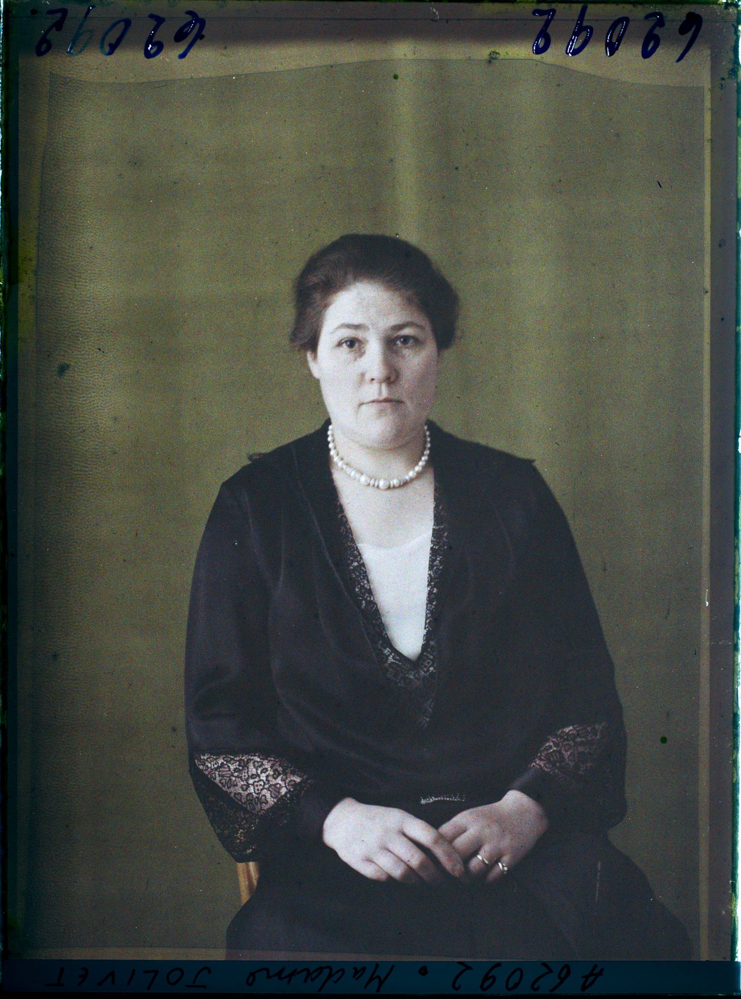 Image représentant https://musee-albert-kahn.s-museum.fr/home/NWQ2OTAwYzNmYjZlZTk1ZWQwODJmMjY4L2dlbmVyaWMtbm90aWNlLXRhYi9hdXRob3JpdHkvNjE3YTc5ZjVjZjhiODk2OGIzMzM3ZDIx/5d6900c3fb6ee95ed082f268/generic-notice-tab/authority/617a79ebcf8b8968b3336fc7 Madame Jolivet