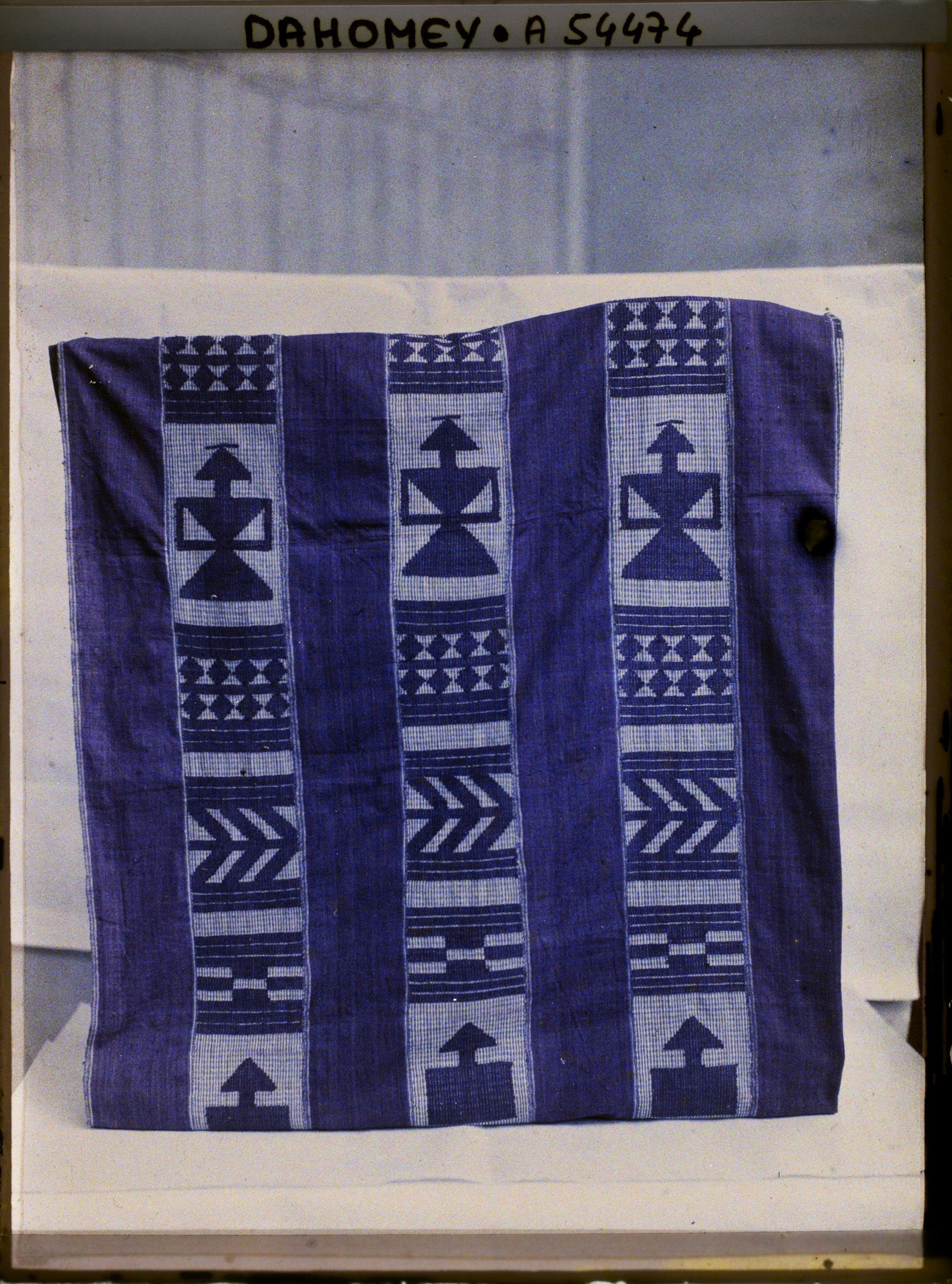 Image représentant Exposition d'art africain, pagne de toilette féminin